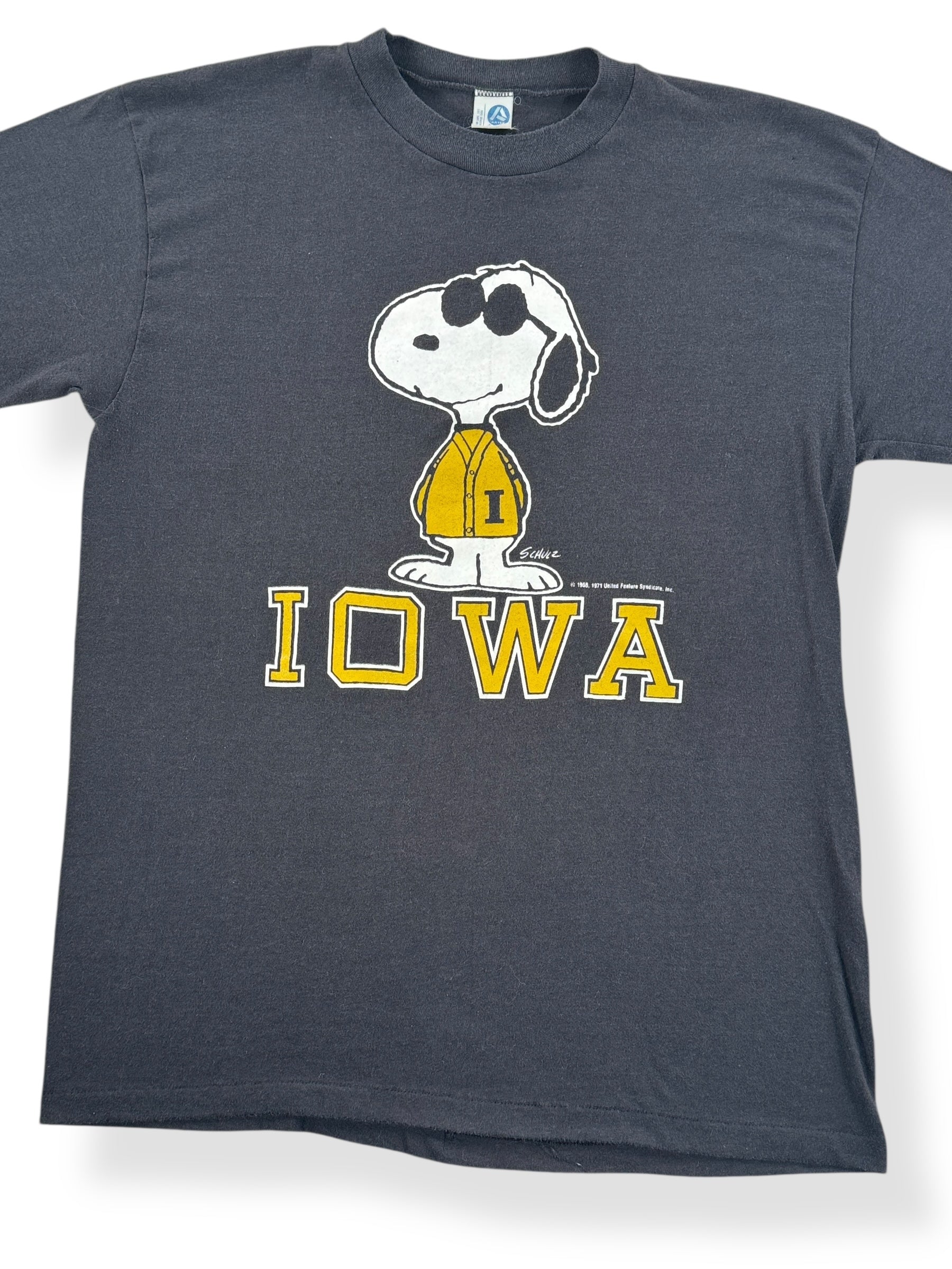 Front Close Up of Vintage Snoopy Iowa Tee SZ L