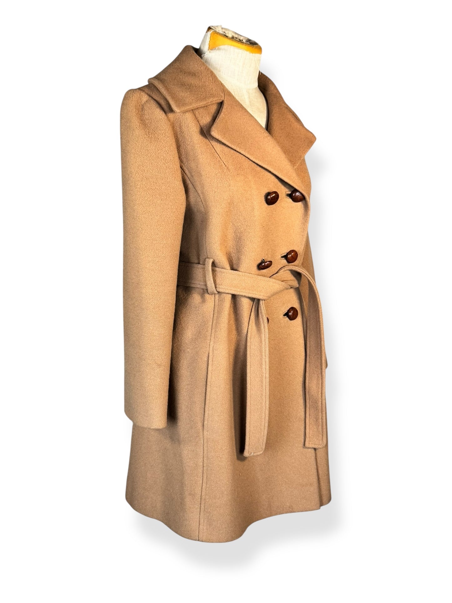 Side view of 1970s Camel Coat S-M
