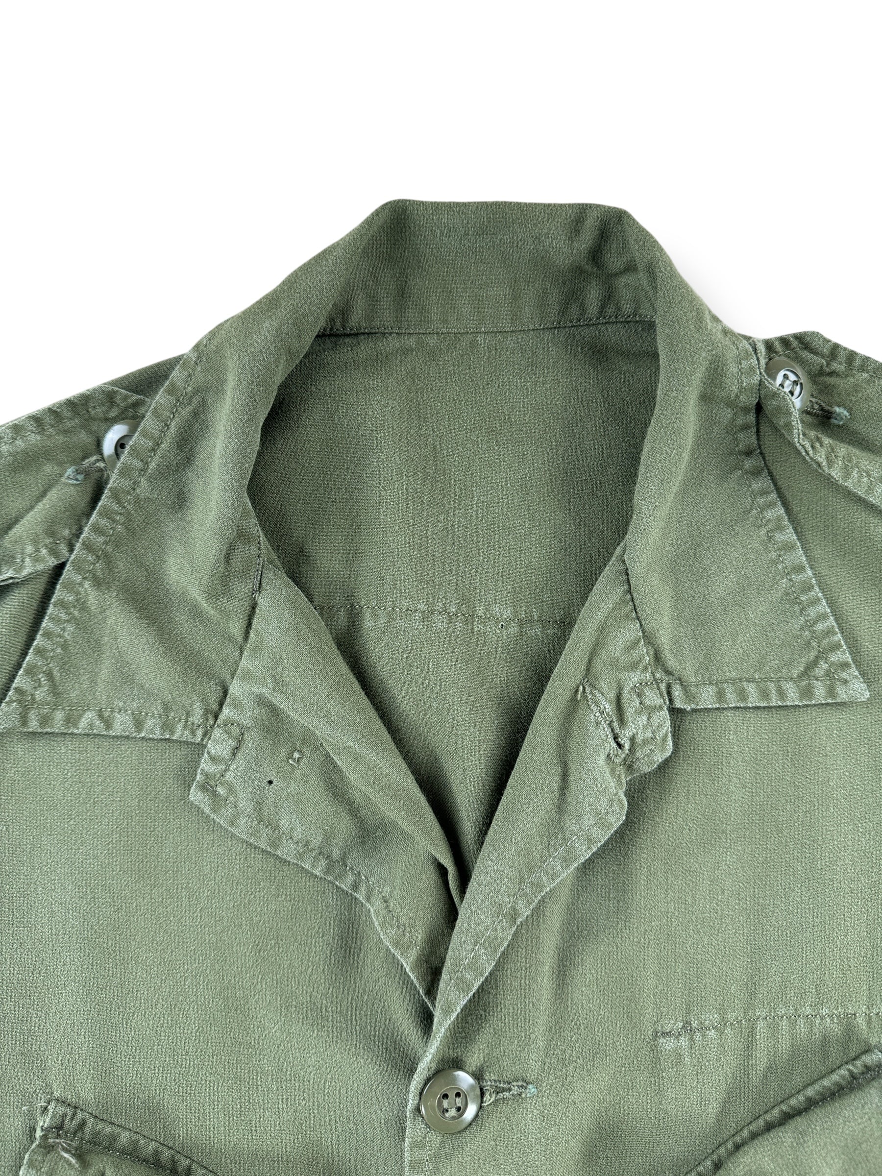 Collar on Vintage Canadian Military Smock SZ L
