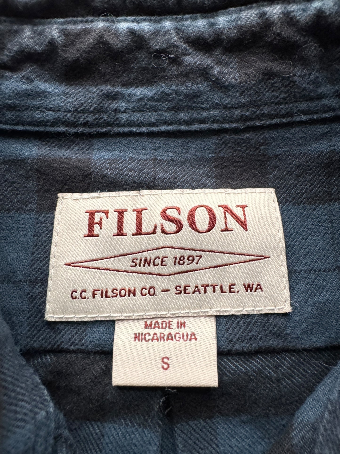 Tag on Filson Blue Black Guide Shirt SZ S