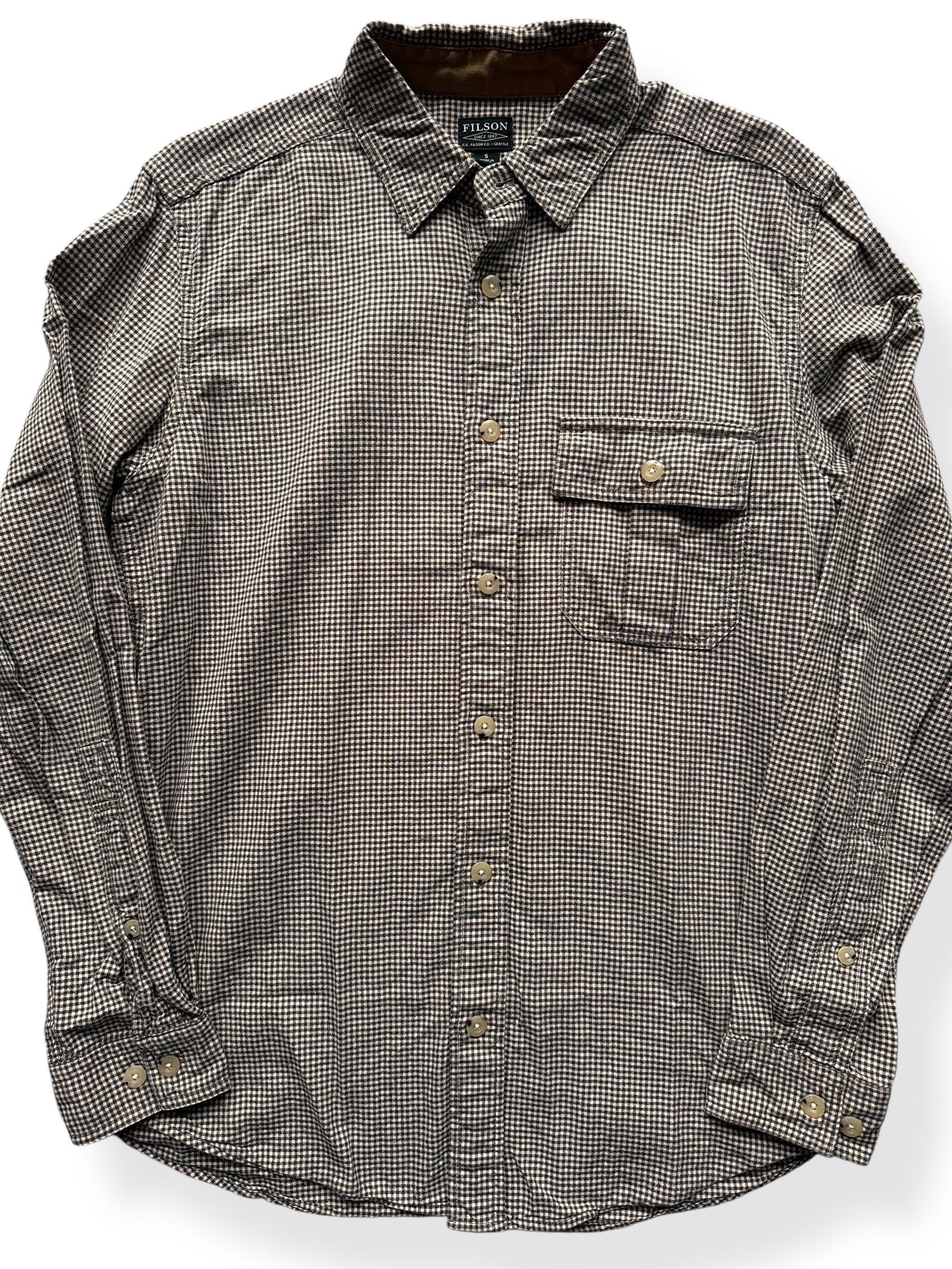 Front Close Up of Filson Lightweight Cotton Shirt SZ S