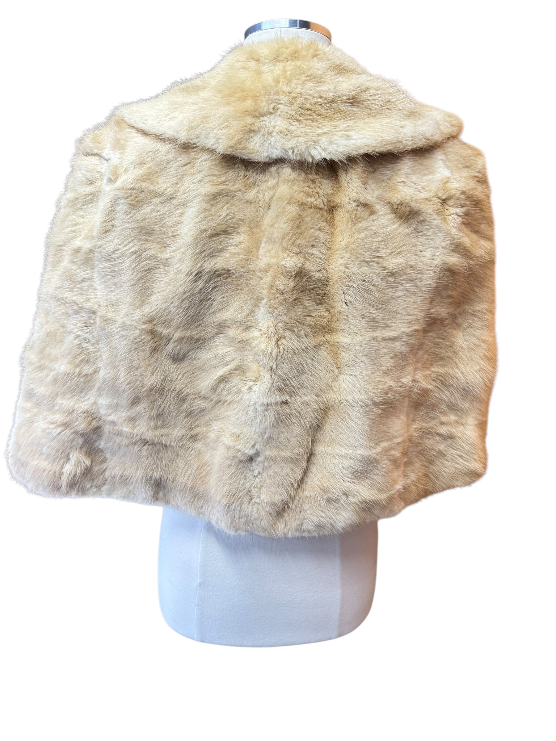 Back view of 1950s Fur White Capelet M