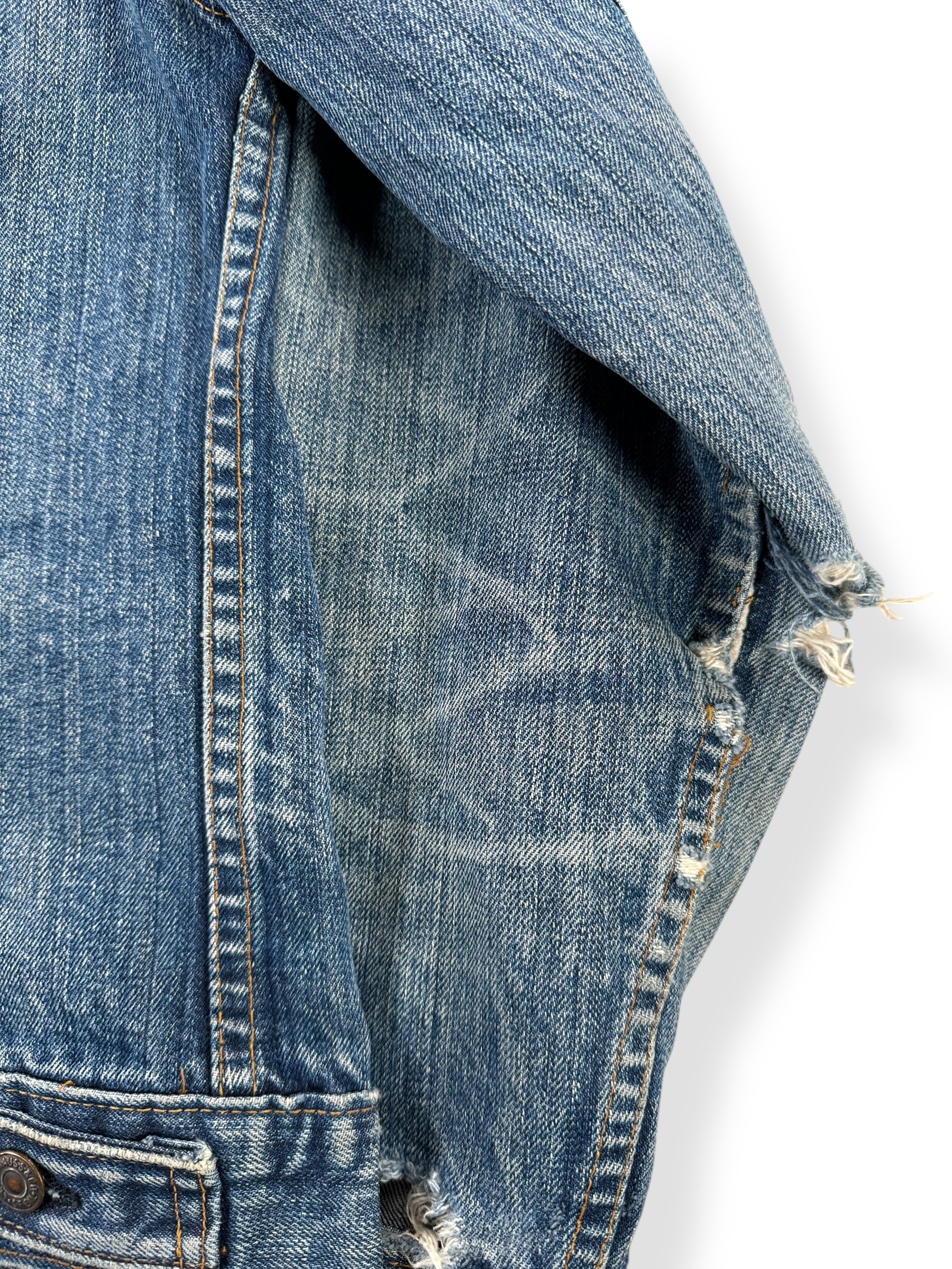 Fading on Sleeves of Vintage Levis 2 Pocket Trucker Jacket SZ S
