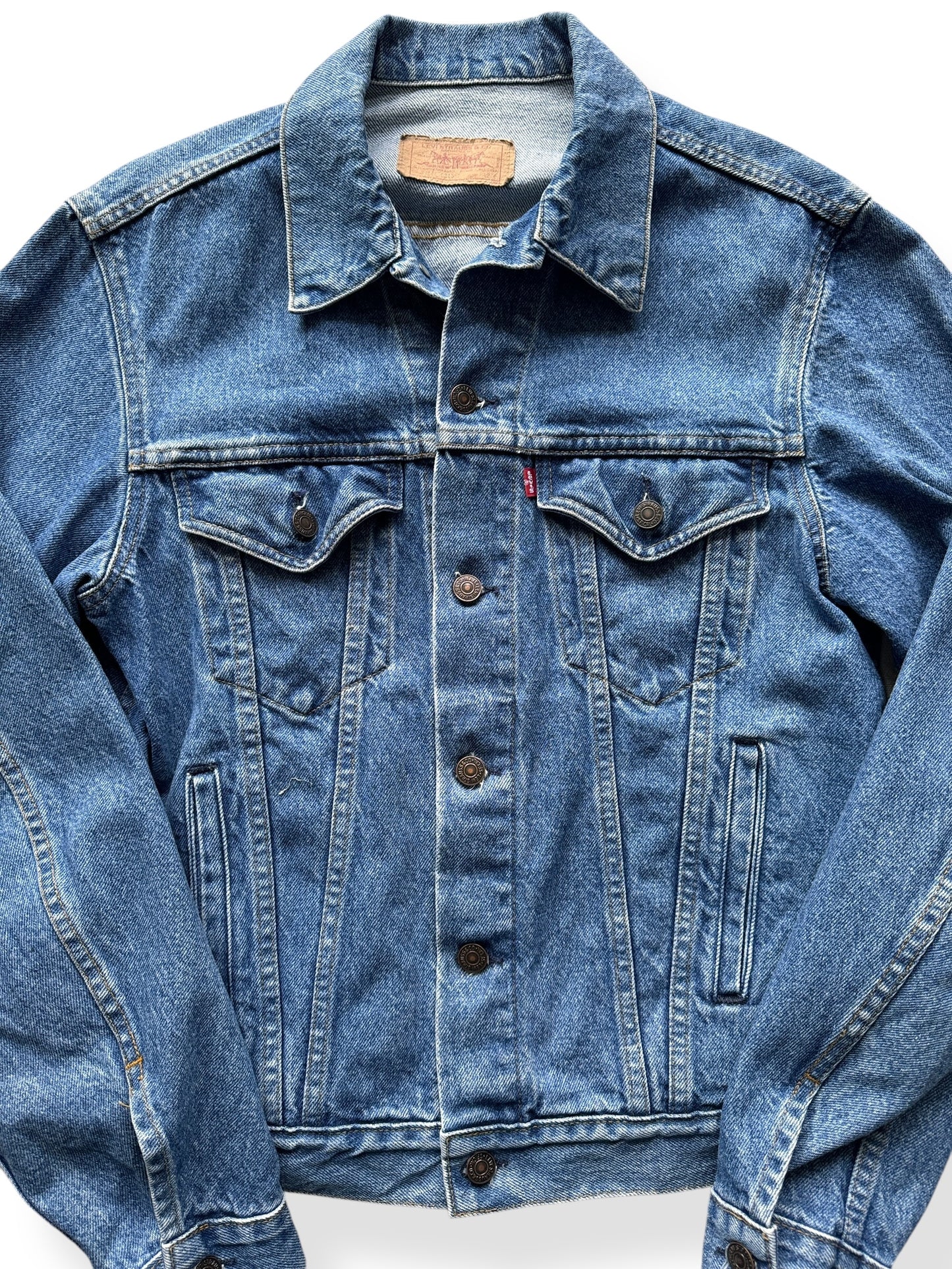 Front Close Up of Vintage Levis 4-Pocket Denim Trucker 71506 SZ 42L