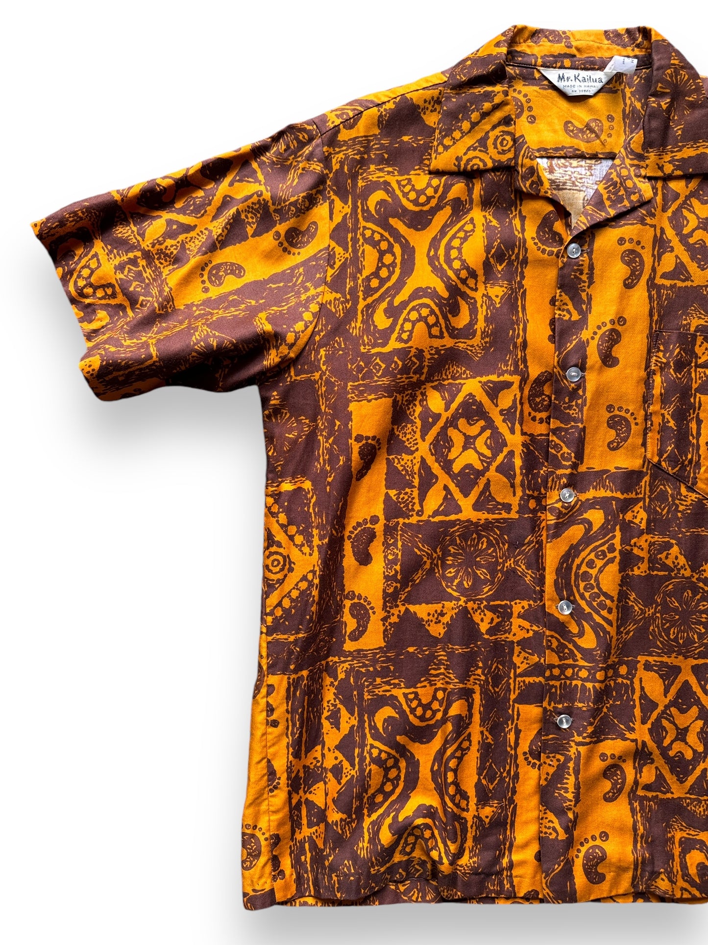 front right of Vintage Mr. Kailua Aloha Shirt SZ L