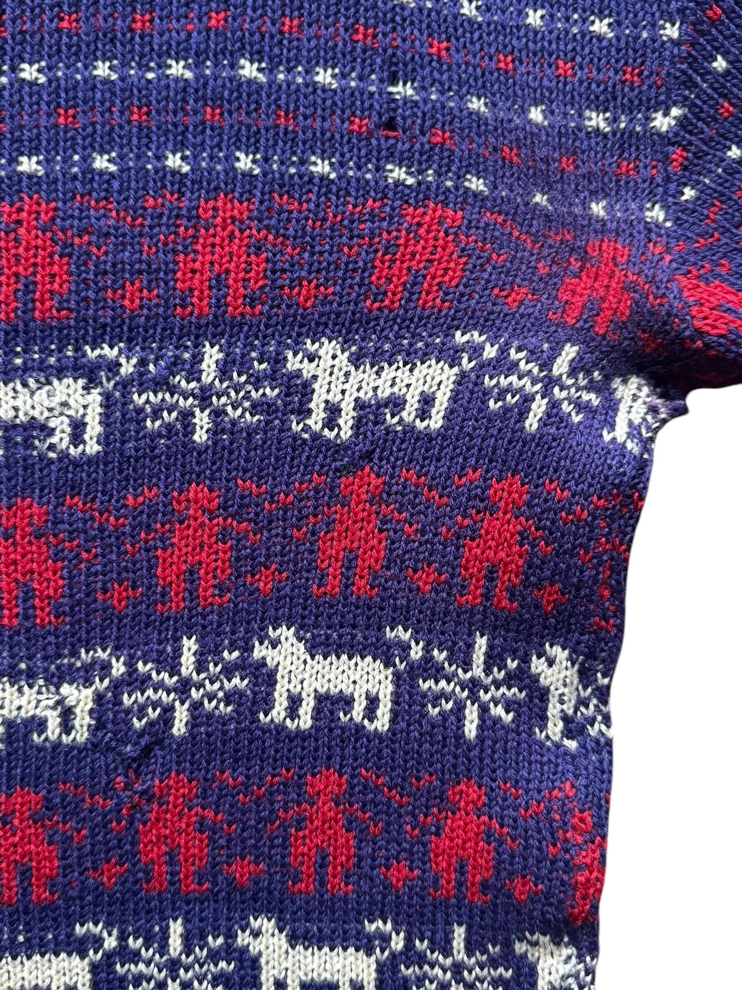 Holes left side chest of 1950s Novelty Animal Sweater M