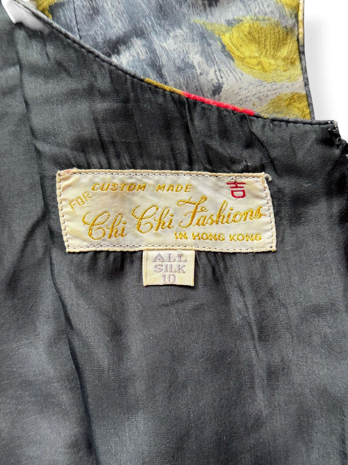 Label on Vintage 1960s Chi Chi Fashions Silk Dress SZ 10 (Fits M)