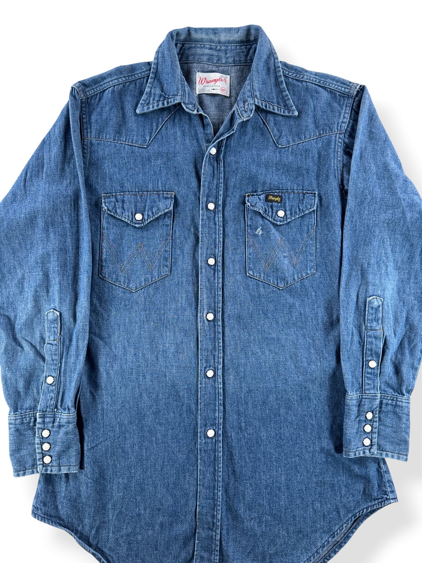 Front Close Up of Vintage Wrangler Denim Pearl Snap SZ M