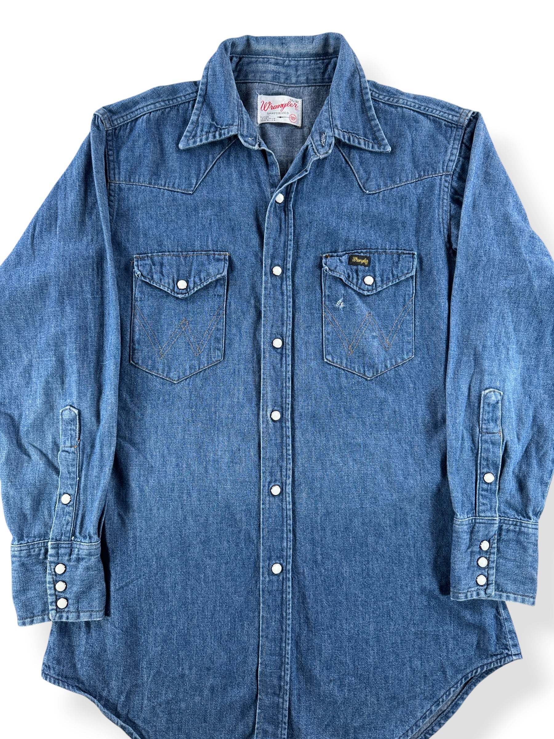 Front Close Up of Vintage Wrangler Denim Pearl Snap SZ M