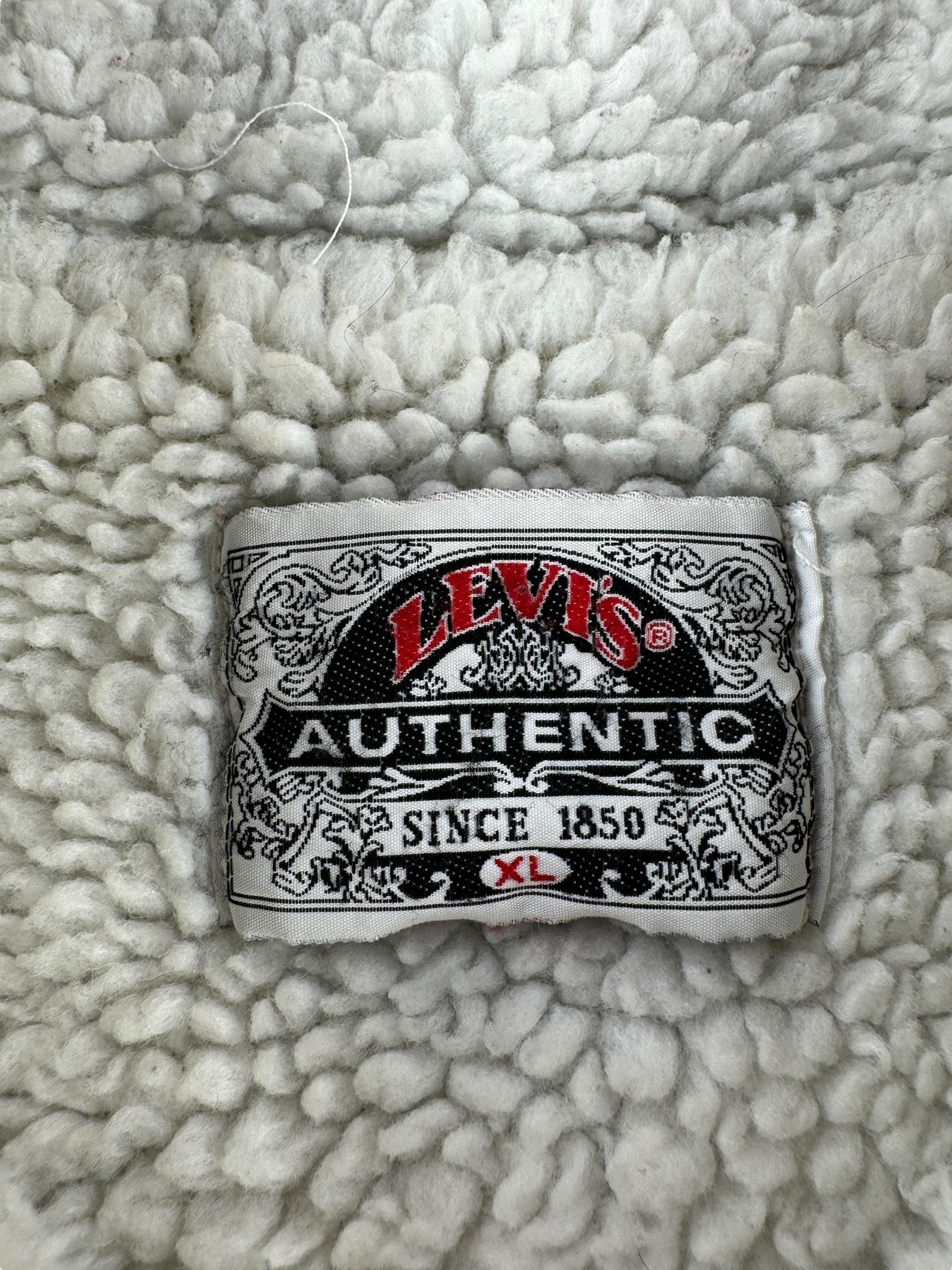 Label on Vintage USA Made Levis Sherpa Denim Jacket SZ XL