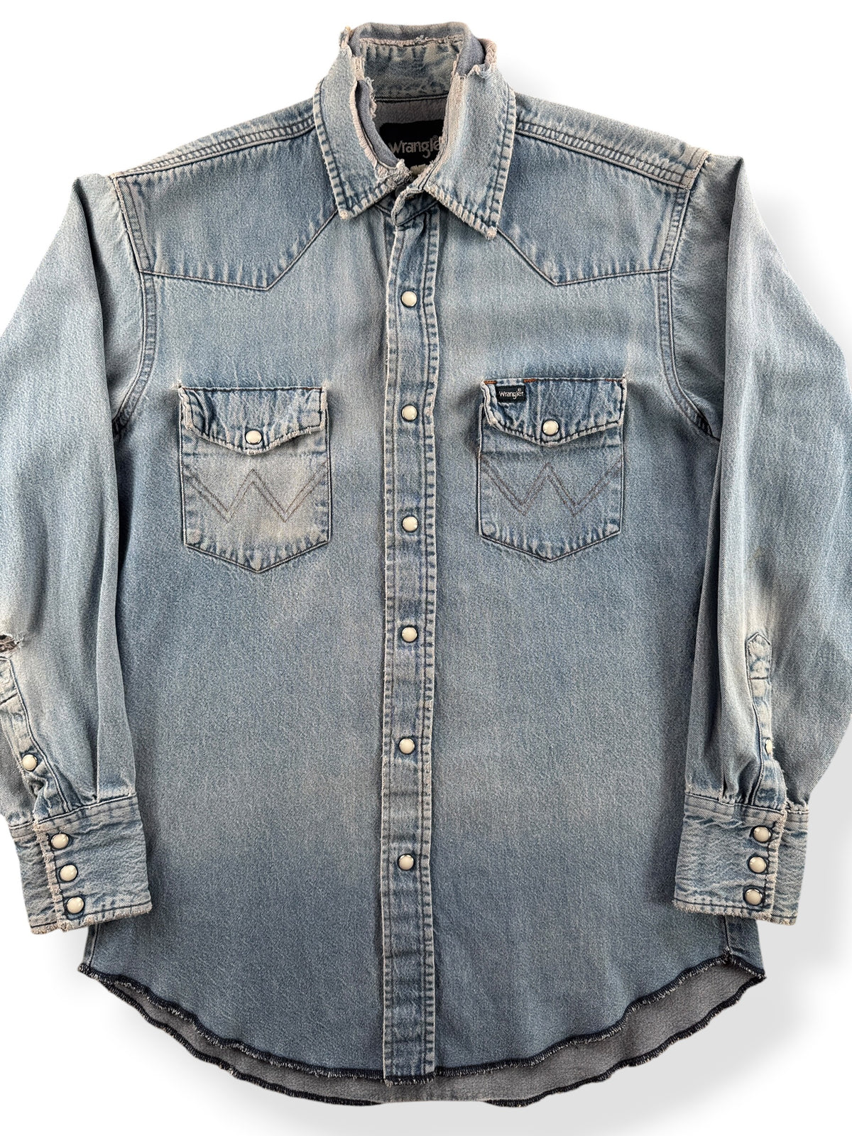 Close-up of Vintage Distressed Wrangler Pearlsnap SZ S