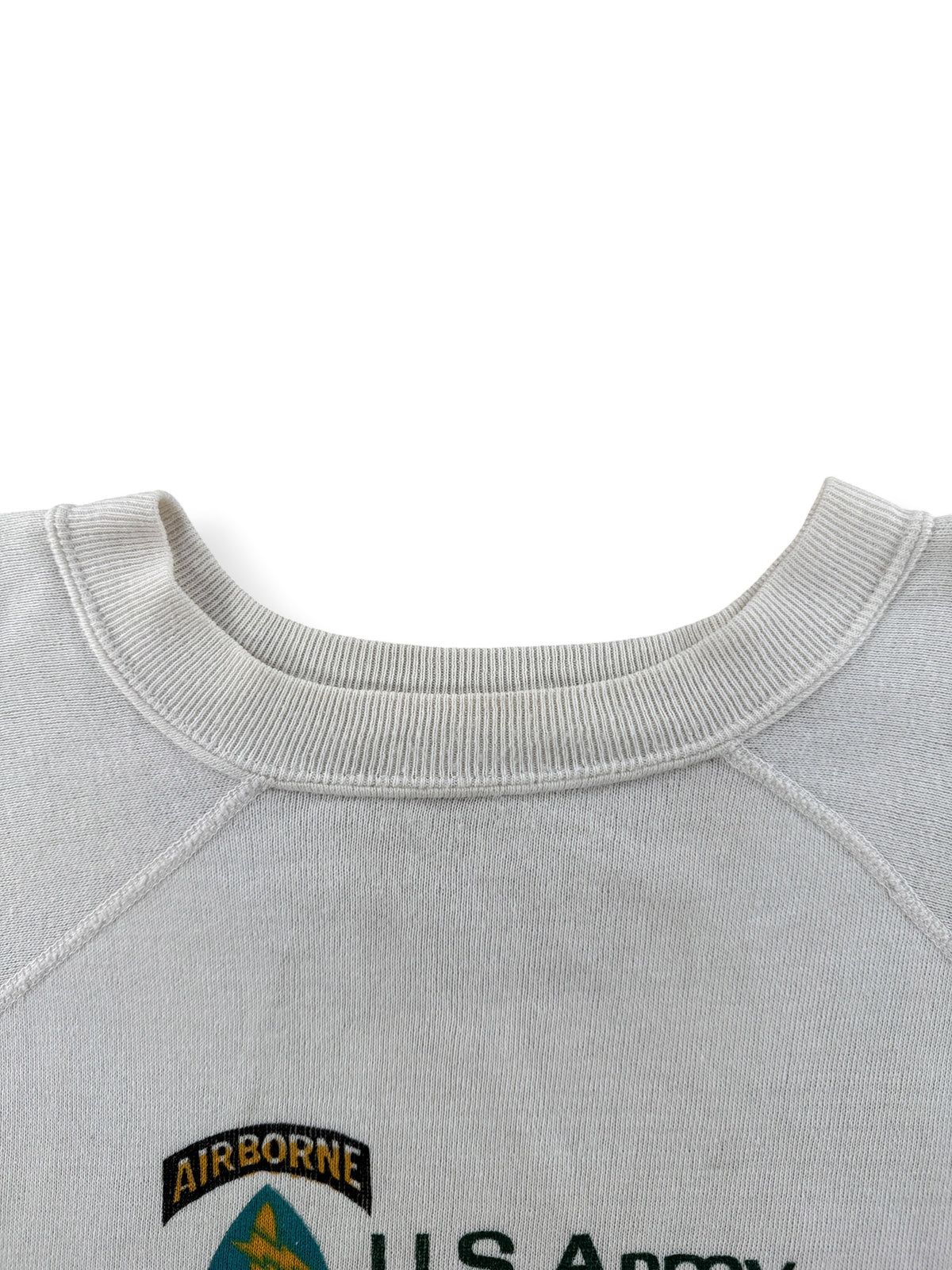 Collar on Vintage 70s Green Beret Special Forces Crewneck SZ L