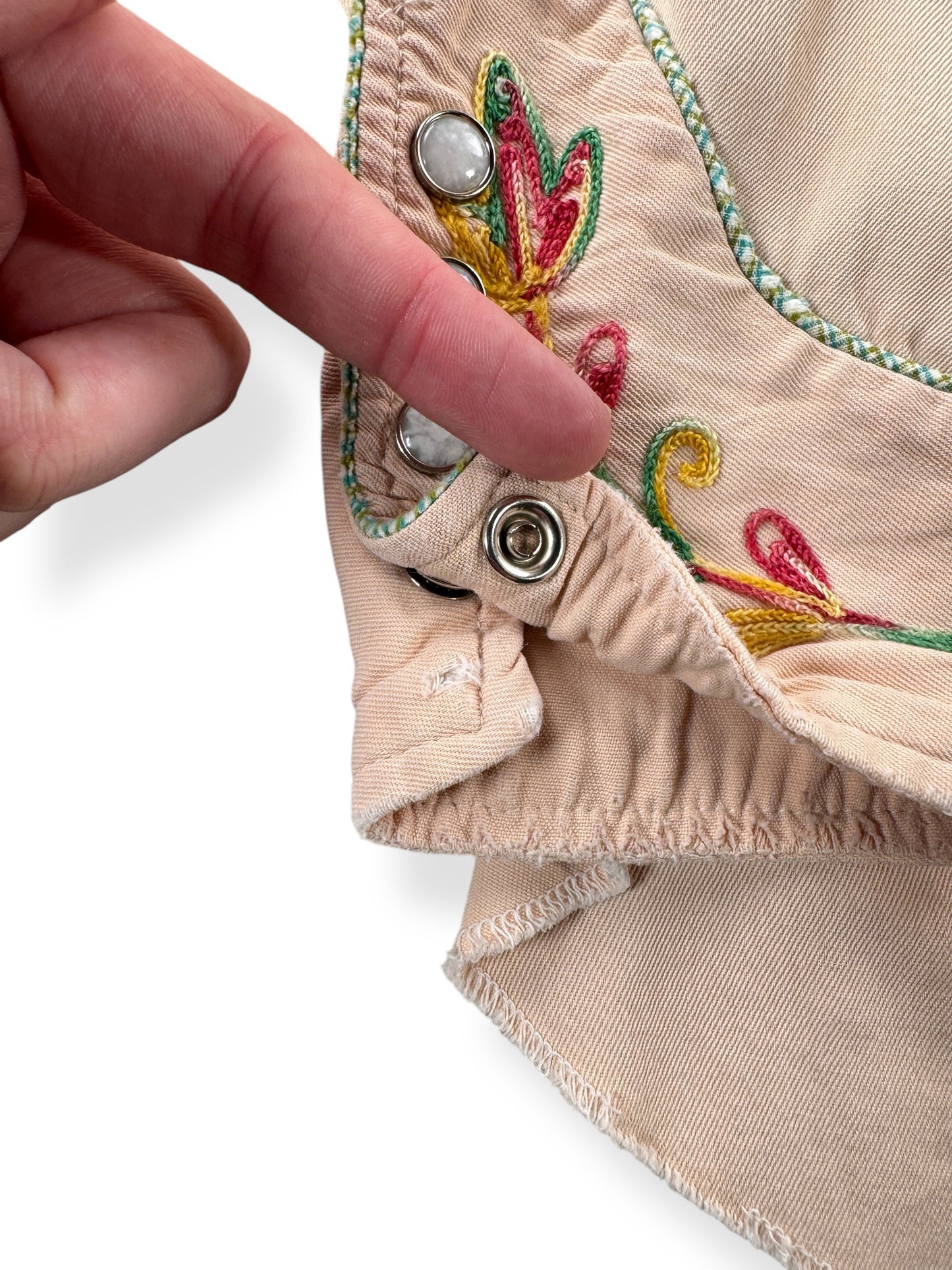 Missing Button on Vintage California Ranchwear Rayon Gabardine Embroidered Pearl Snap SZ XL
