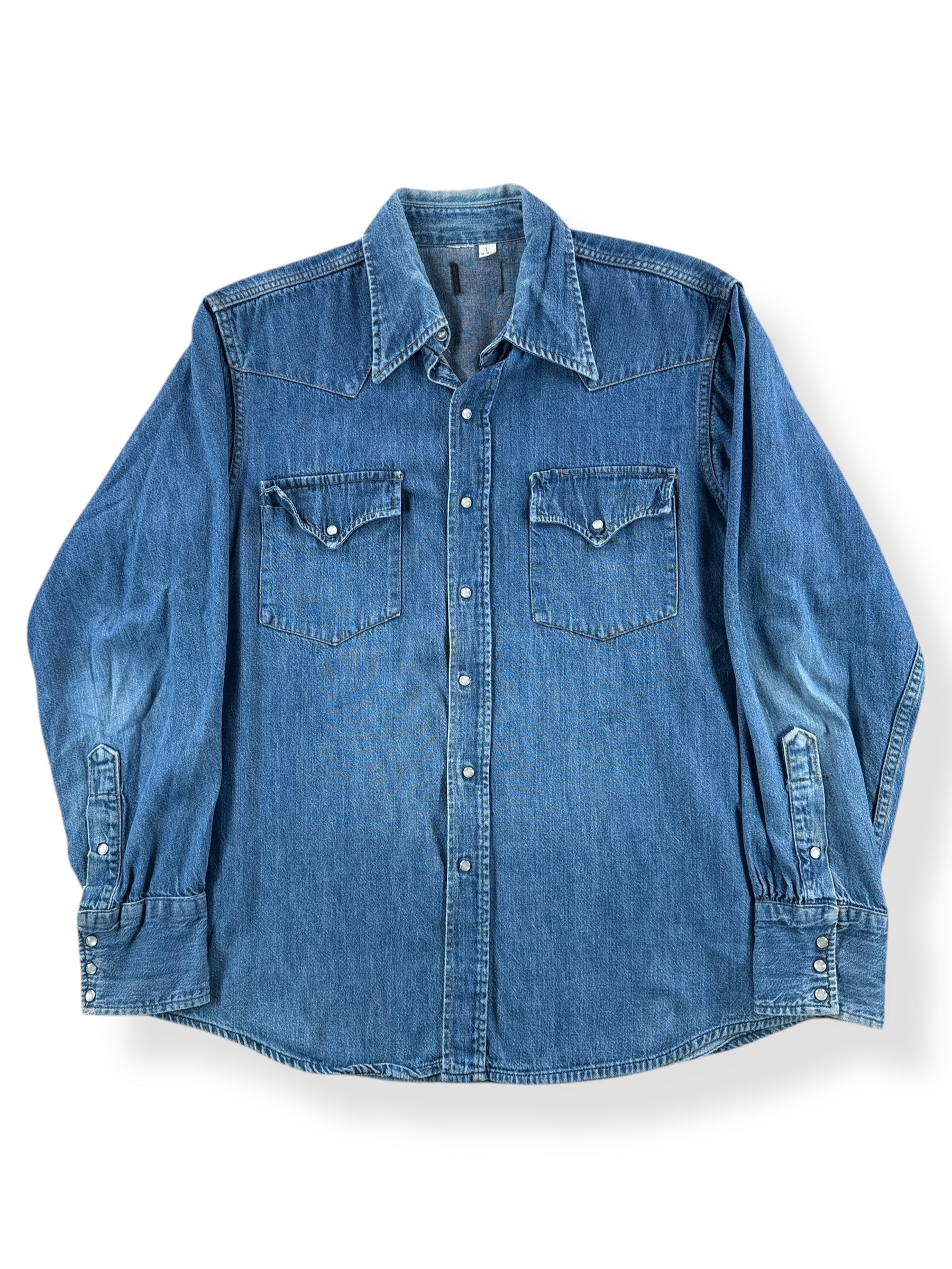 Front of Vintage Denim Pearl Snap SZ L