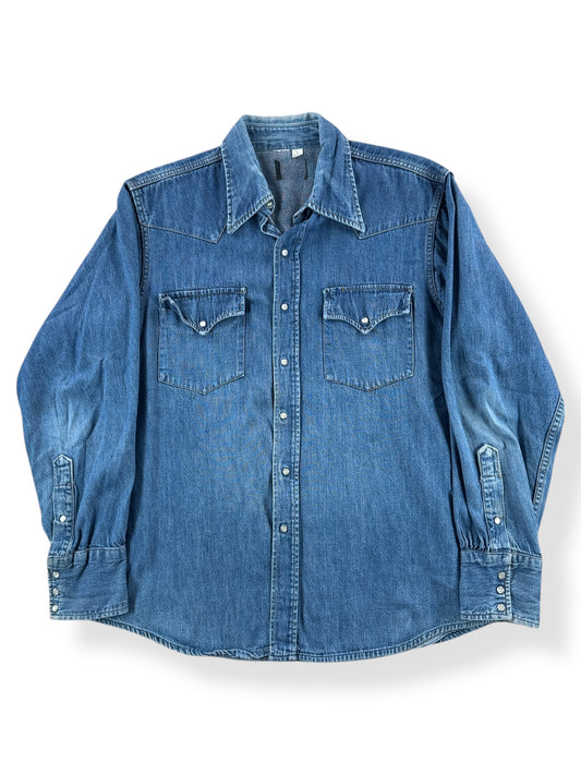 Front of Vintage Denim Pearl Snap SZ L