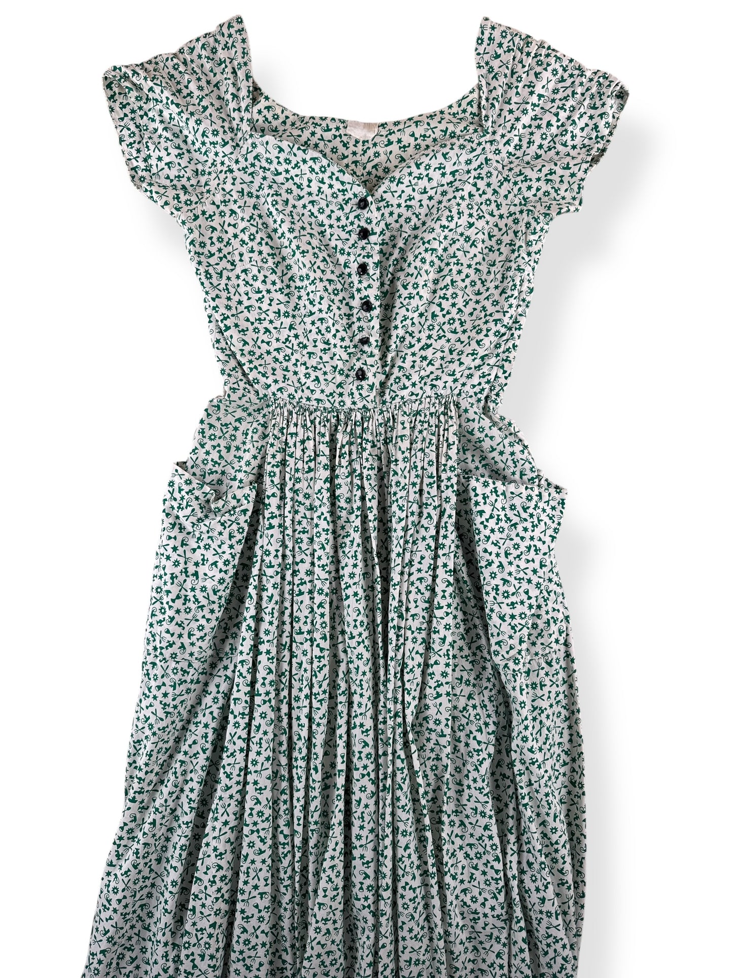 Front Close Up of Vintage Green Patterned House Dress SZ M