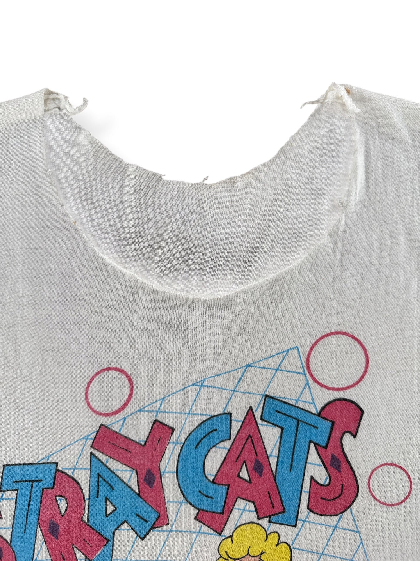 Chopped collar on Vintage Stray Cats Pinup Cut Off Tee SZ L