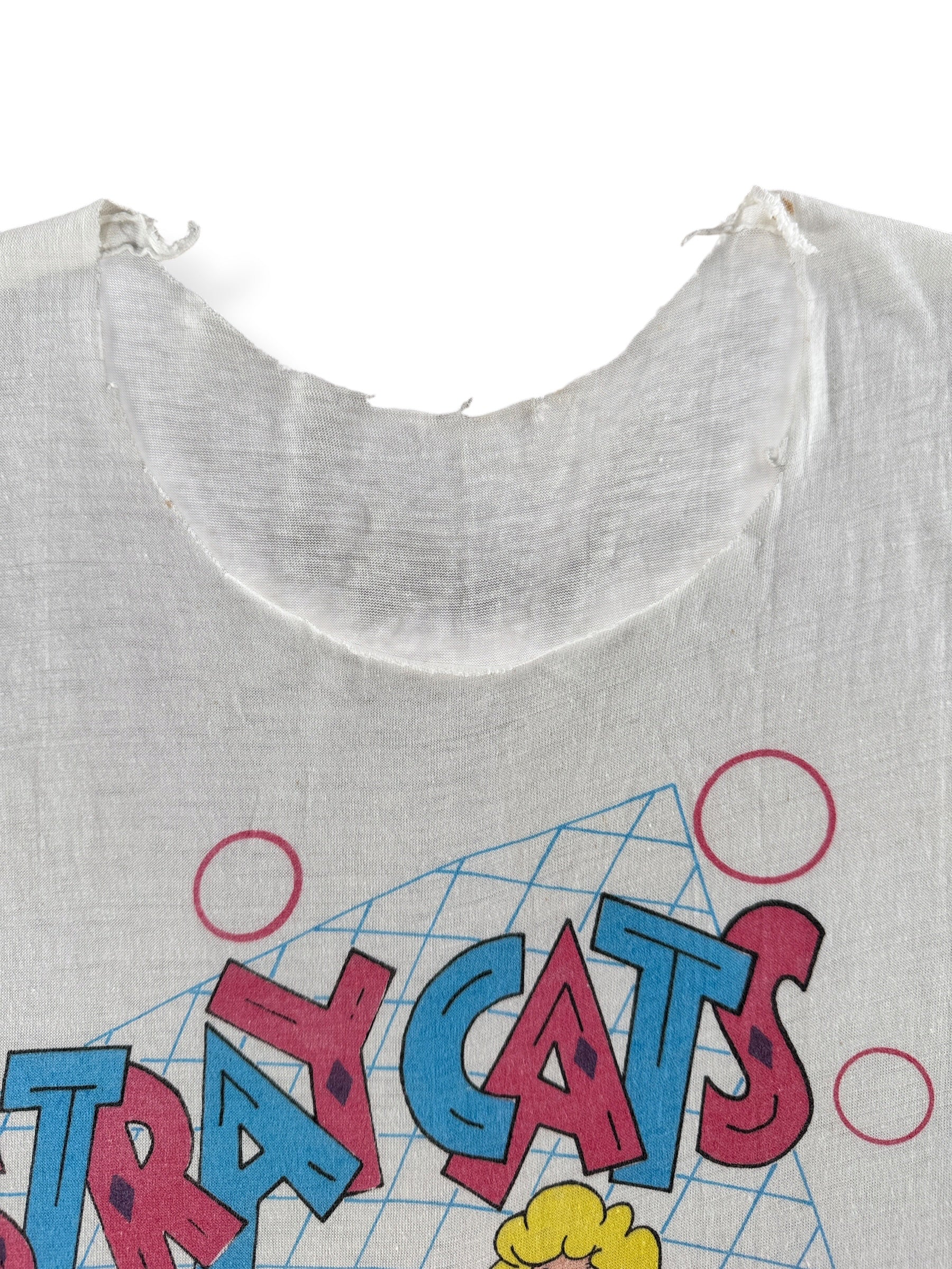 Chopped collar on Vintage Stray Cats Pinup Cut Off Tee SZ L