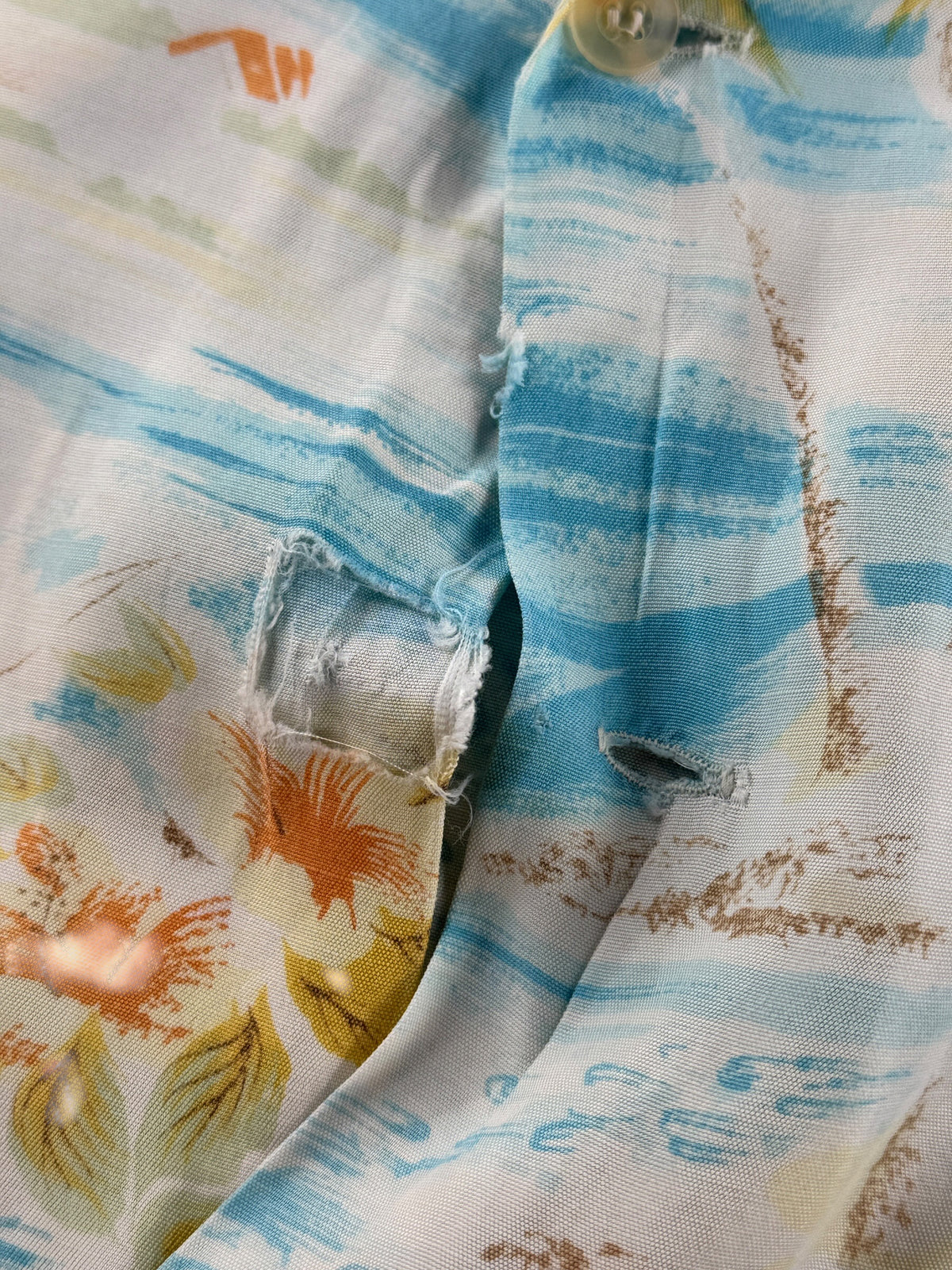 Missing button / hole on Vintage Thrashed Aloha Shirt SZ L - AS IS