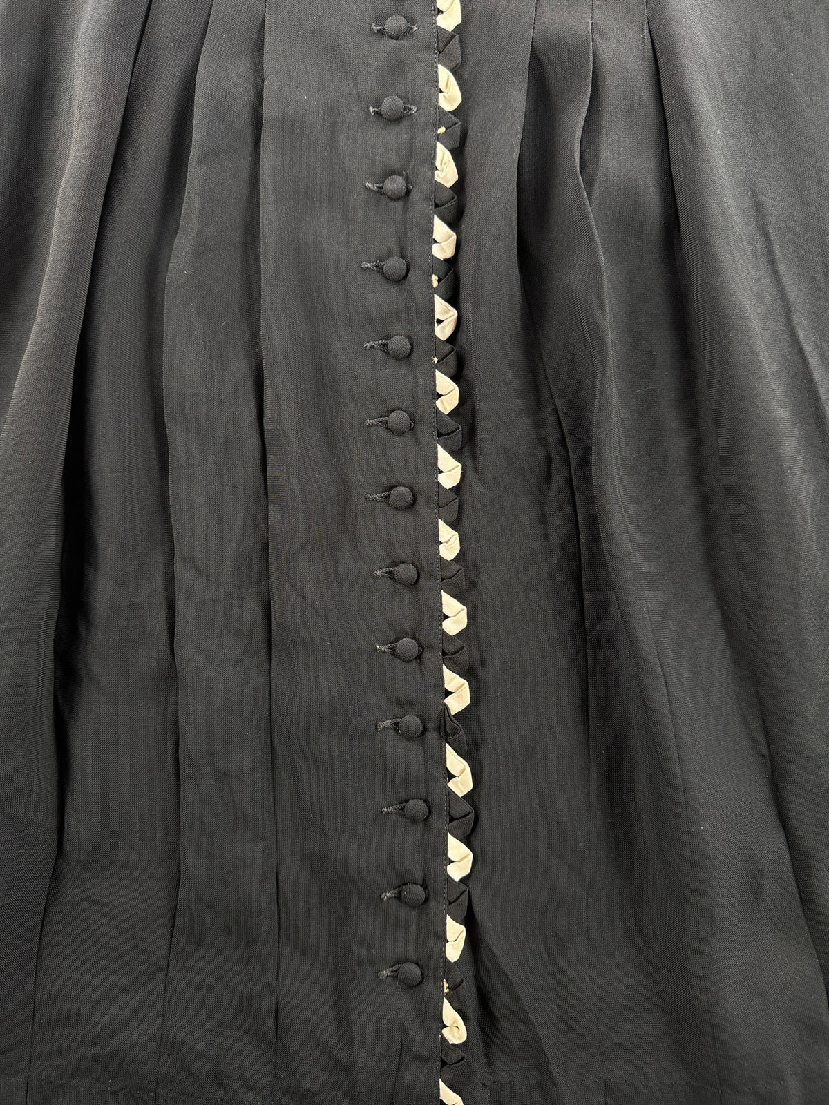 Buttons on Vintage 40s Black + White Rayon Dress SZ S/M