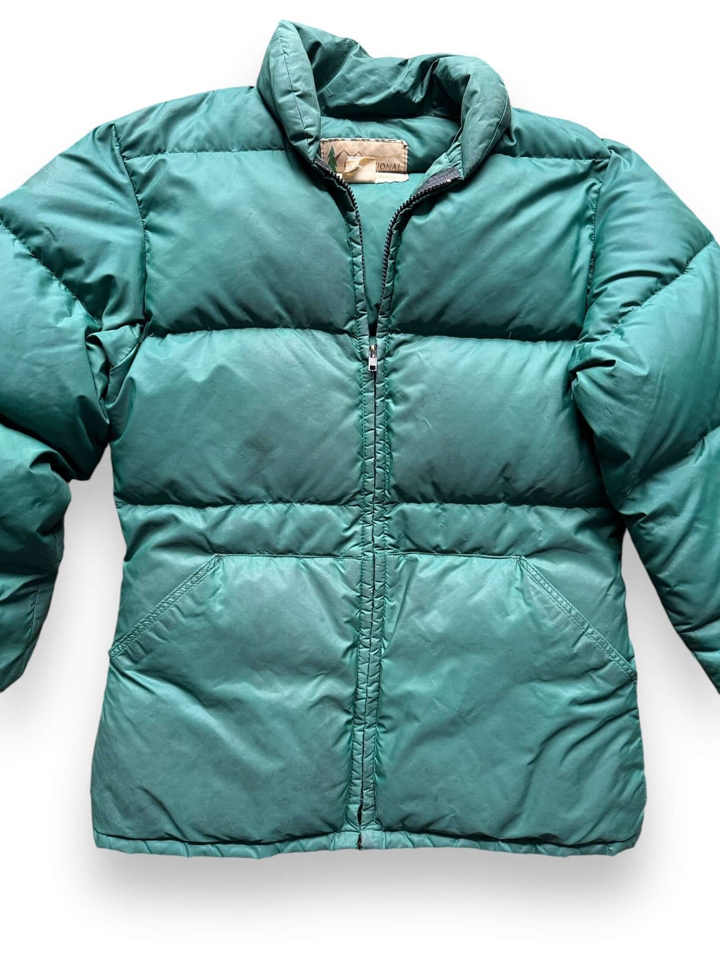 Front Detail on Vintage Ladies Green REI Puffer Jacket SZ M