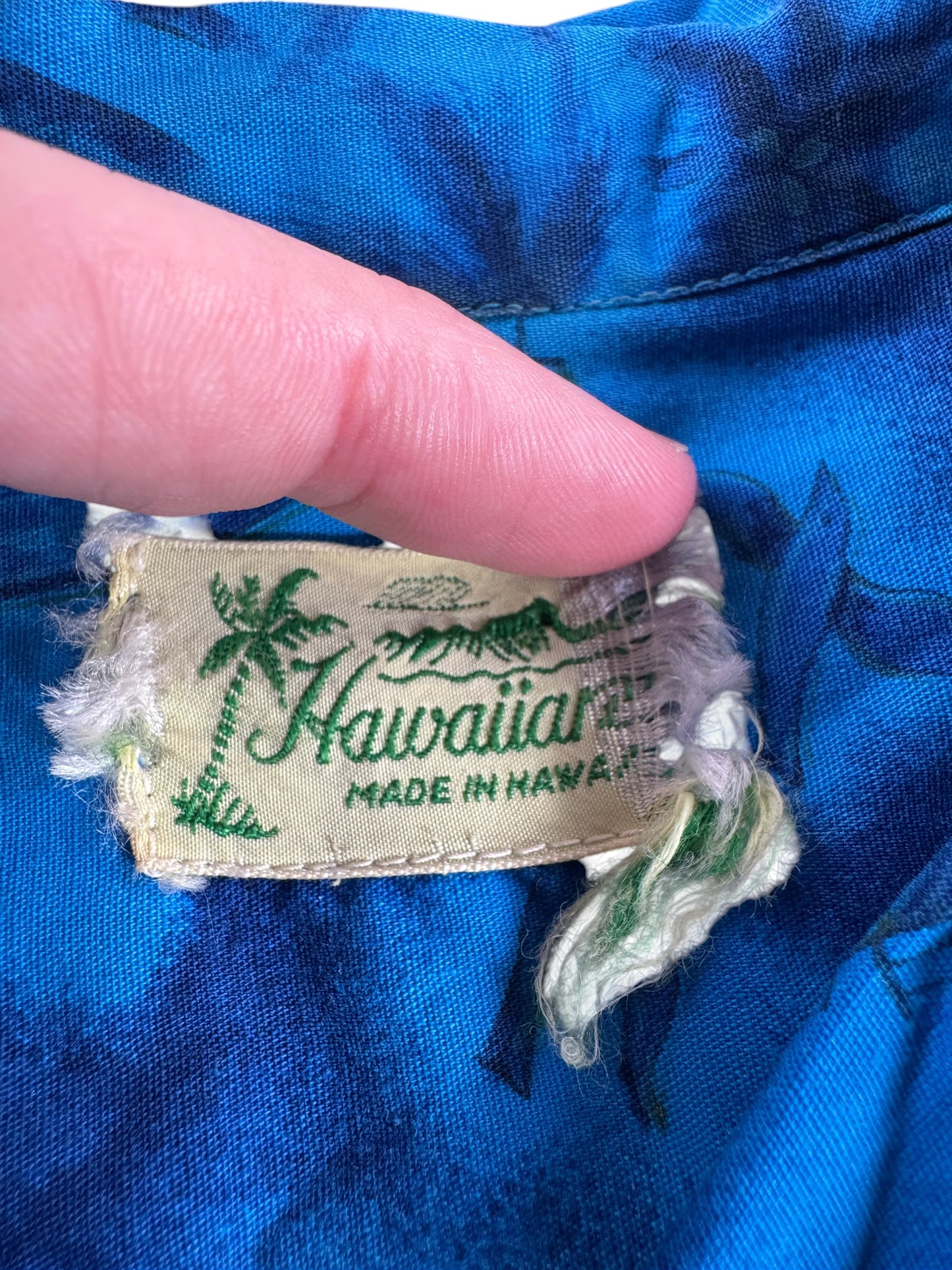 Label on Vintage Blue Hawaiian Cotton Aloha Shirt SZ L