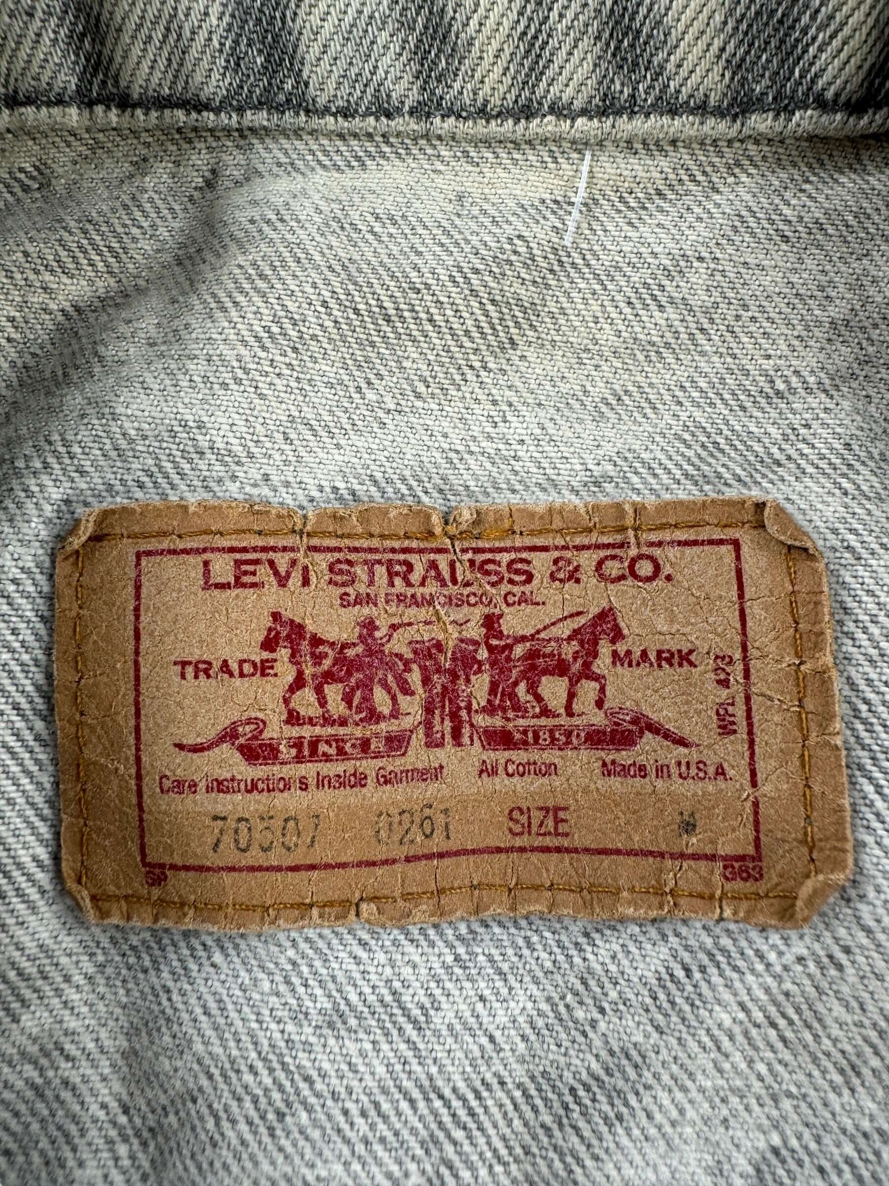 Label on Vintage 1987 Levis Grey Acid Washed Jacket SZ M