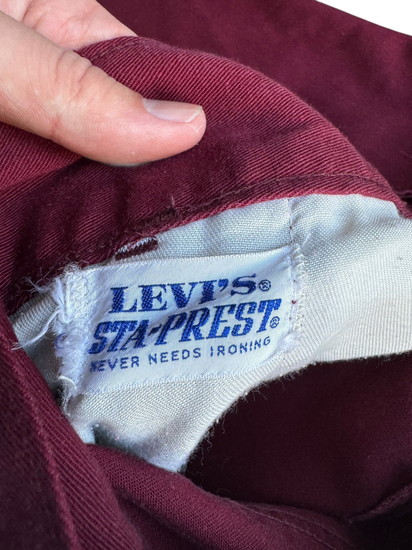 Label on Vintage Burgundy Levi's Sta-Prest W32
