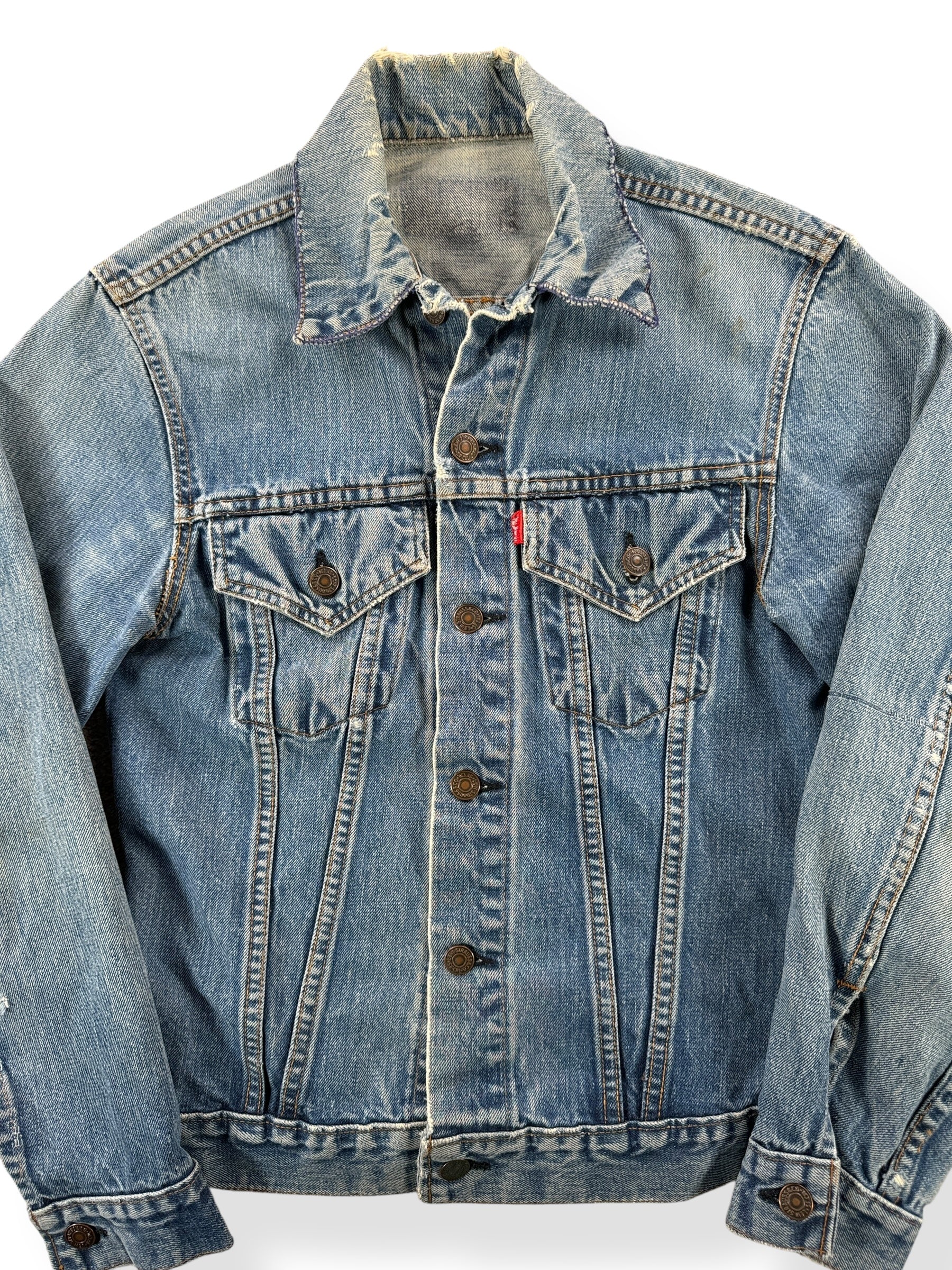 Front Close Up of Vintage Levis 2 Pocket Trucker Jacket SZ S AS IS
