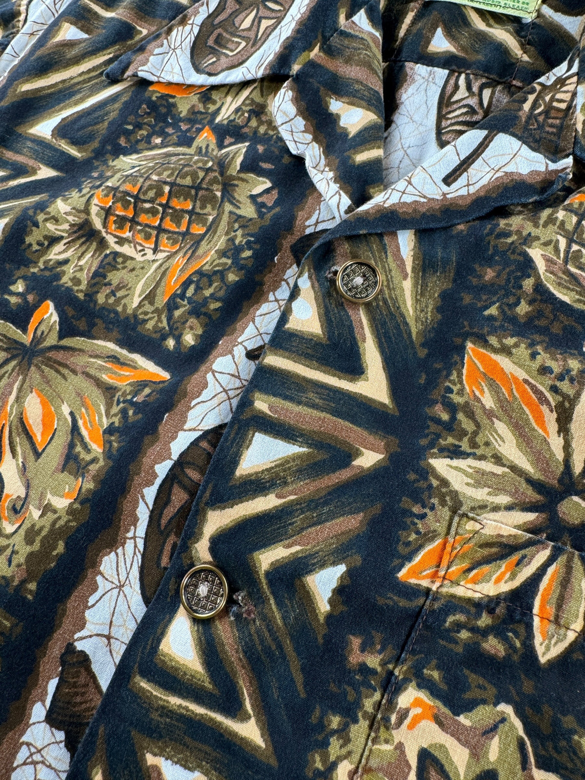 Buttons on Vintage Ui-MaiKai Cotton Aloha Shirt SZ L