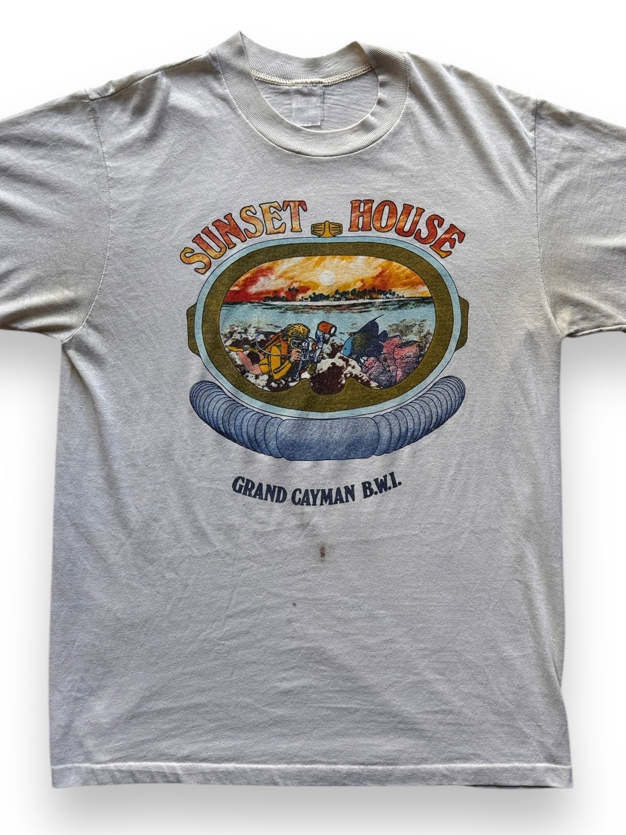 front close up of Vintage Sunset House Diving Tee SZ M