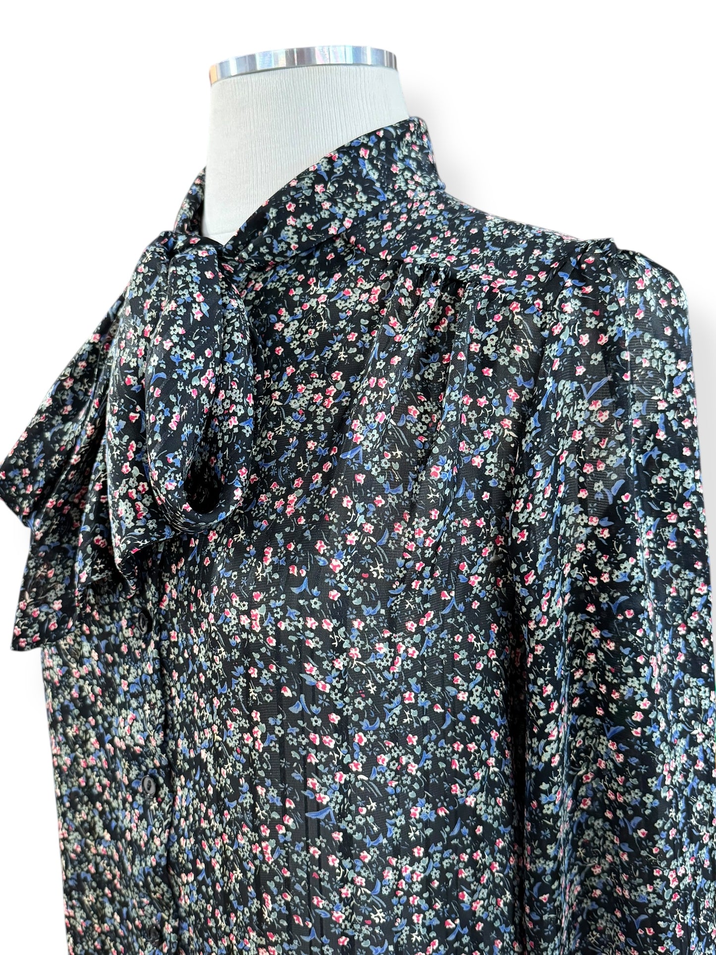 Side view of 1980s LATC Floral Button Up L