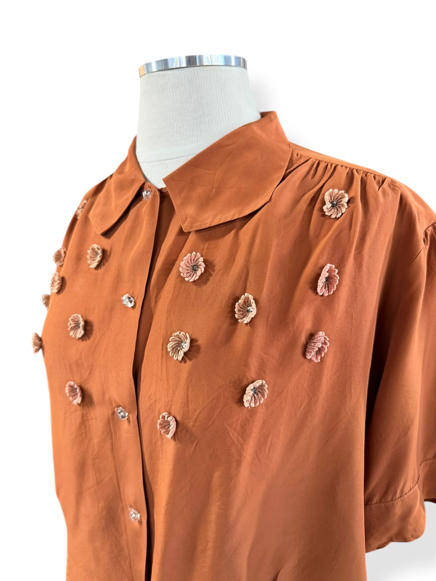 Side view of 1940s Rayon Blouse with Flowers L-XL