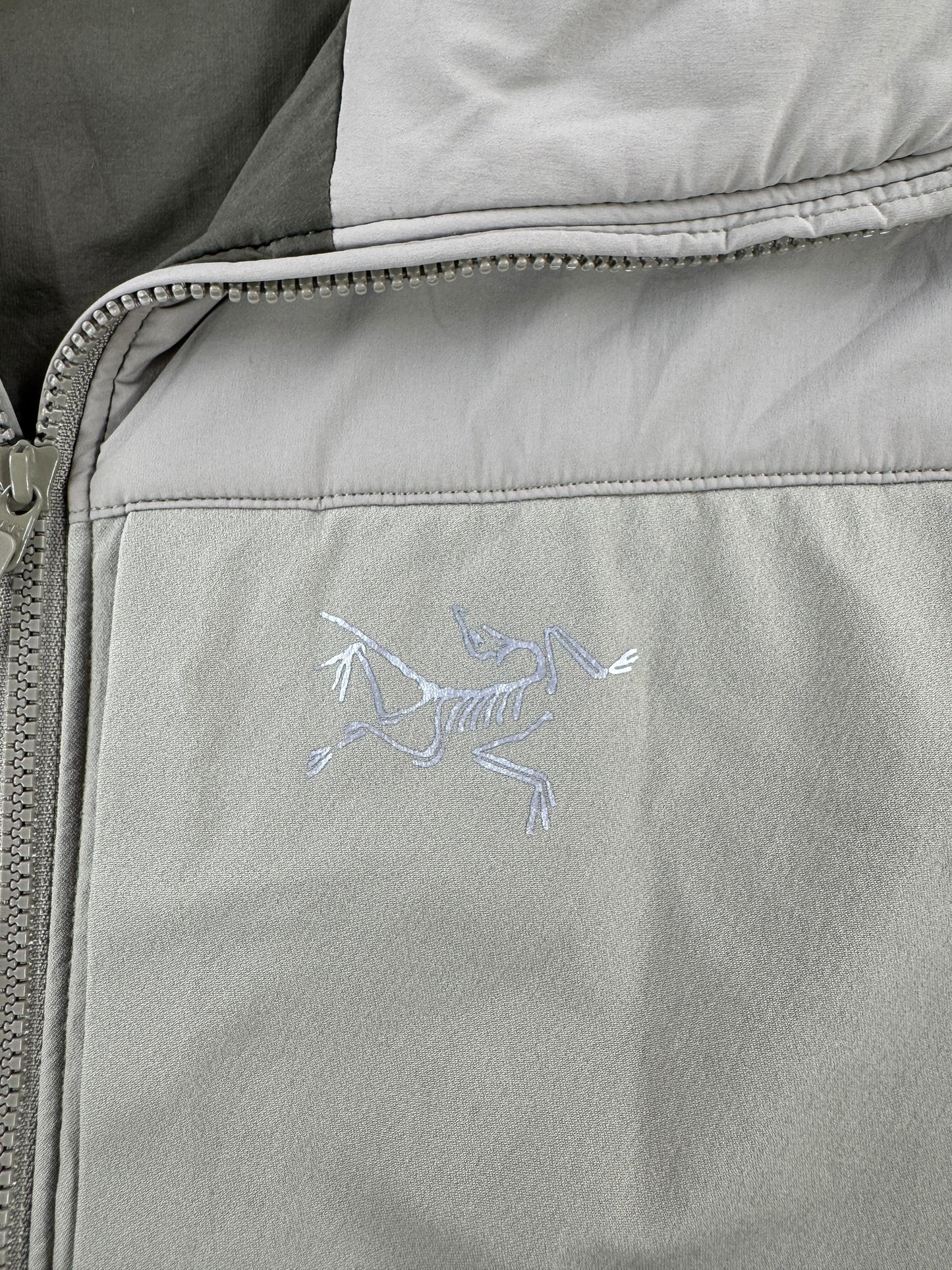 Logo on Arc'teryx Proton LT Insulated Hoodie SZ L