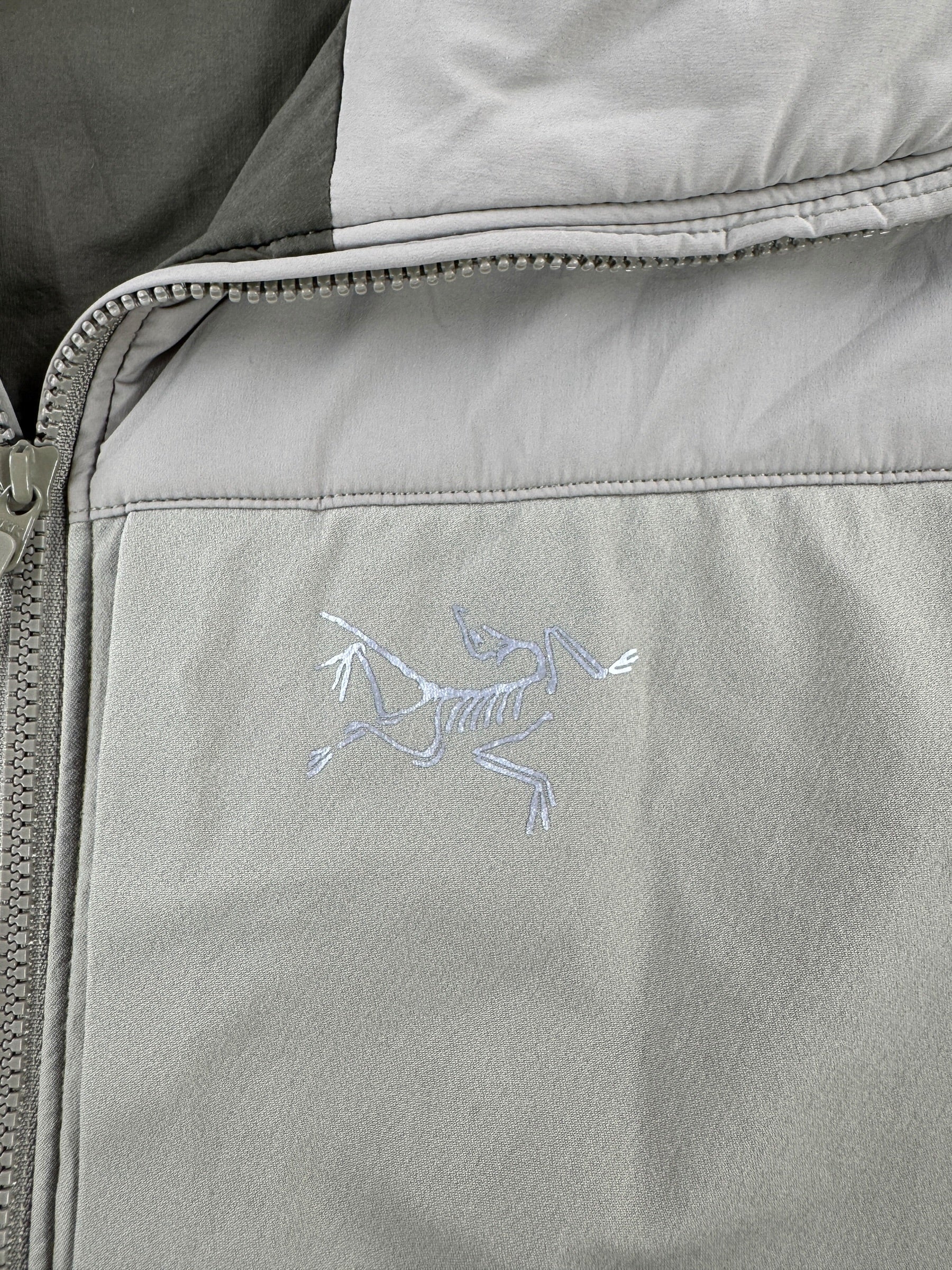 Logo on Arc'teryx Proton LT Insulated Hoodie SZ L