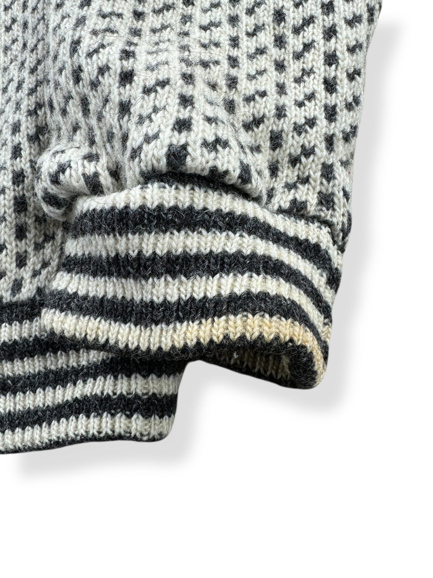 Yellowed Cuffs on Vintage Men's Off White and Grey LL Bean Birdseye Sweater SZ L