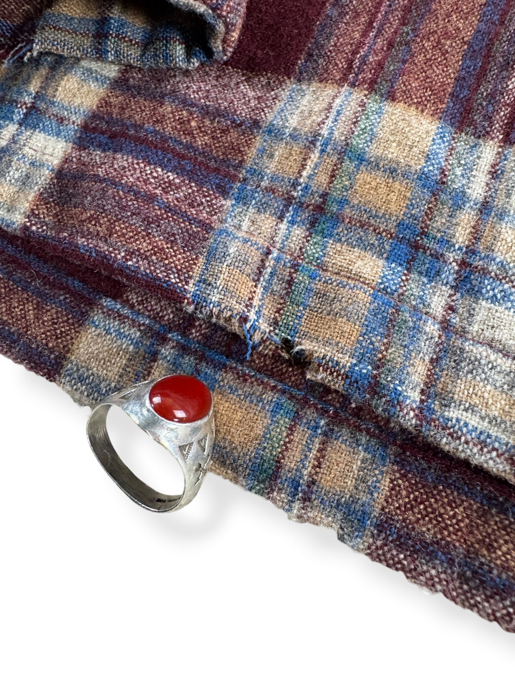 Fraying on bottom hem of Vintage Pendleton Burgundy Board Shirt SZ L