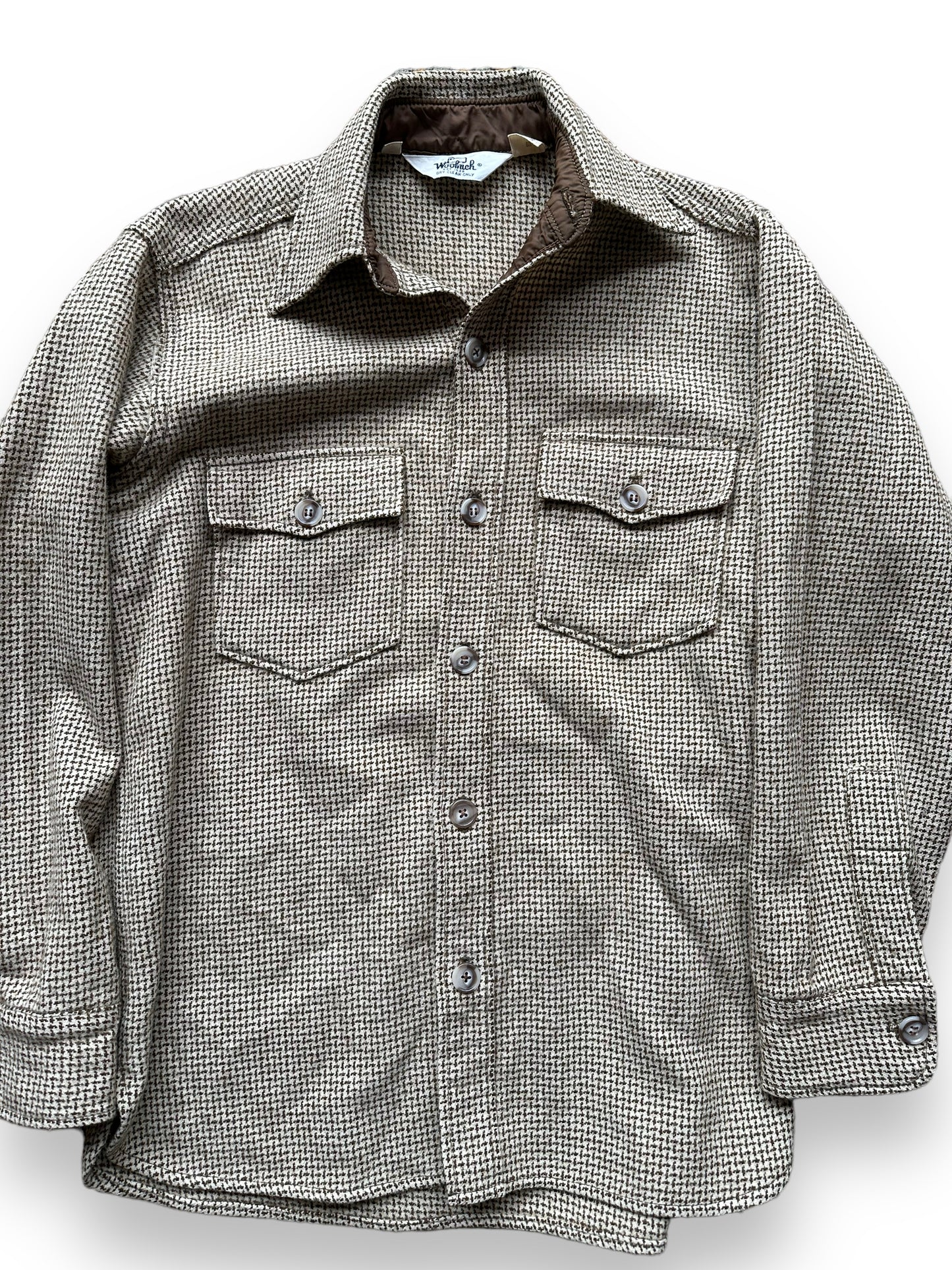 Front Detail on Vintage Tan Houndstooth Woolrich Shirt Jacket SZ M |  Barn Owl Vintage Goods | Vintage Workwear Seattle