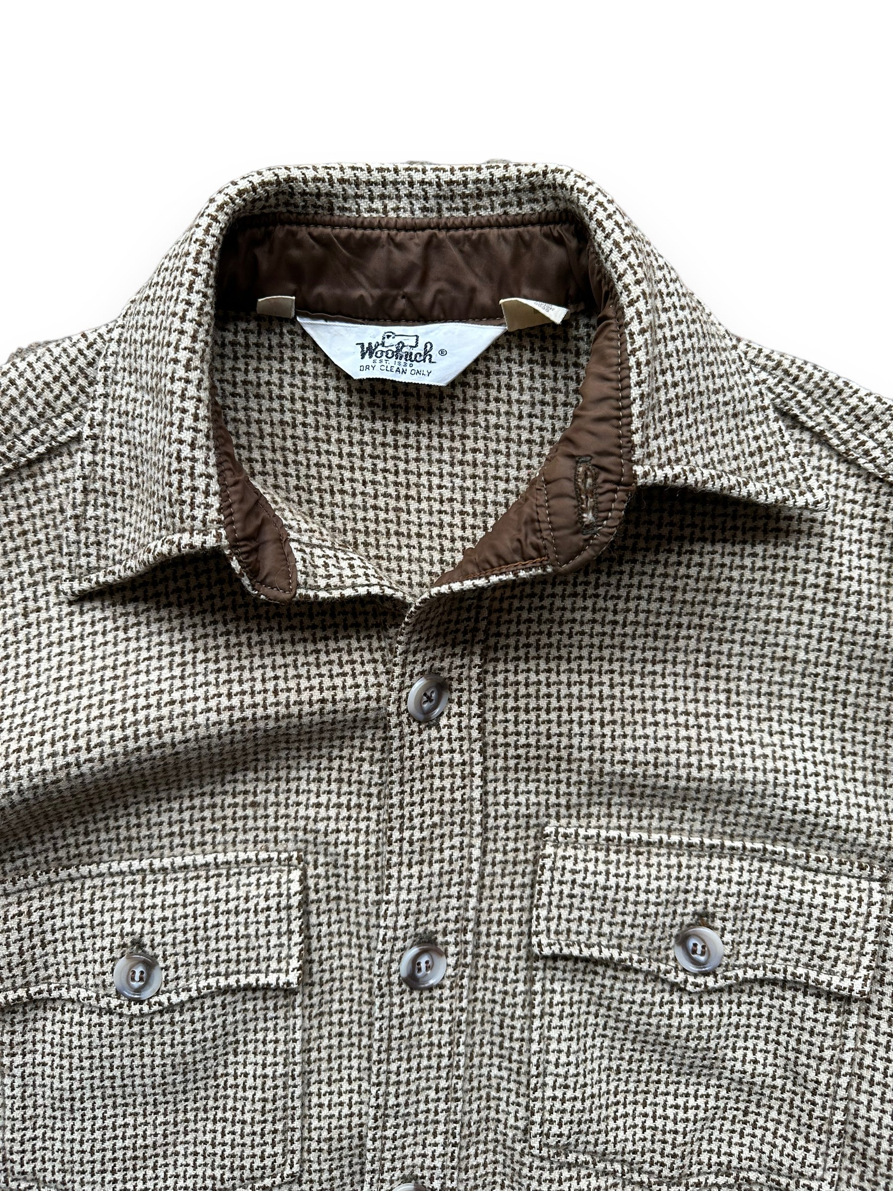 Tag View of Vintage Tan Houndstooth Woolrich Shirt Jacket SZ M |  Barn Owl Vintage Goods | Vintage Workwear Seattle