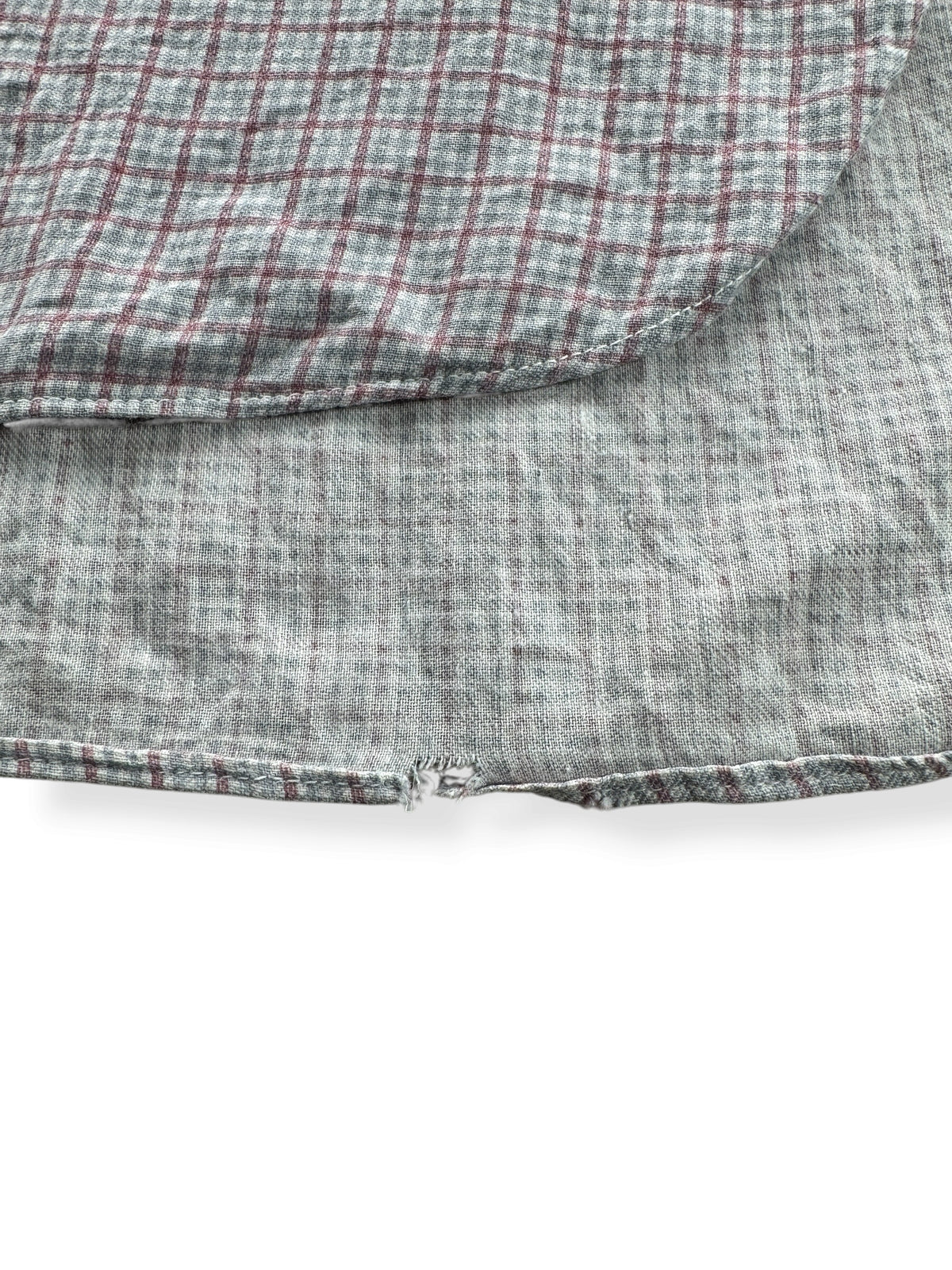 Minor damage on bottom hem of Vintage 1940s Pilgrim Button Up Shirt SZ XL