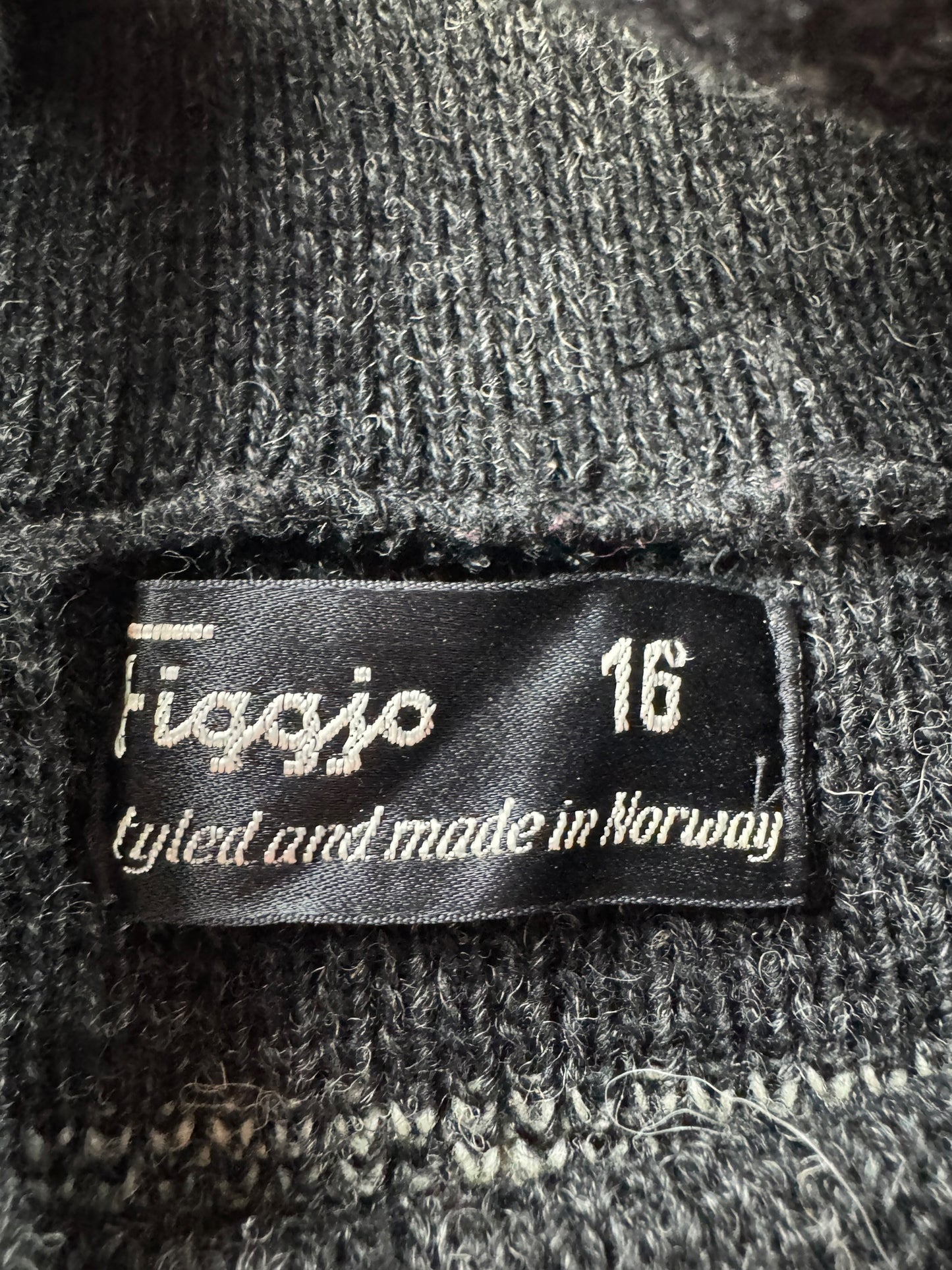 Label on Vintage Norwegian Figgjo Sweater SZ 16