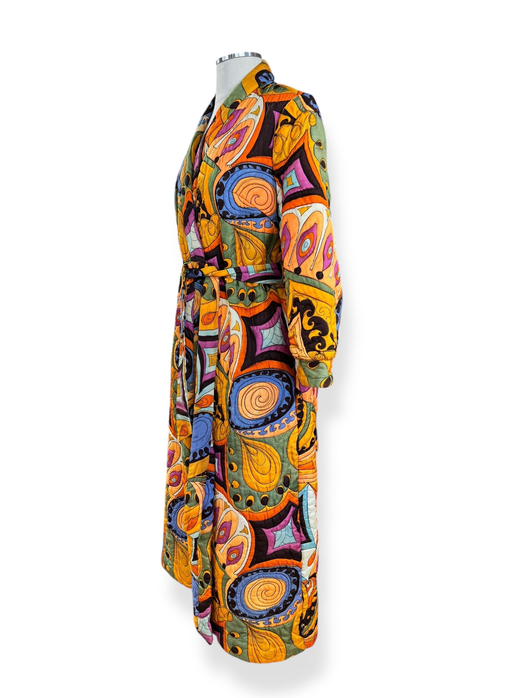 Side view of 1960s Dynasty Quilted Robe S