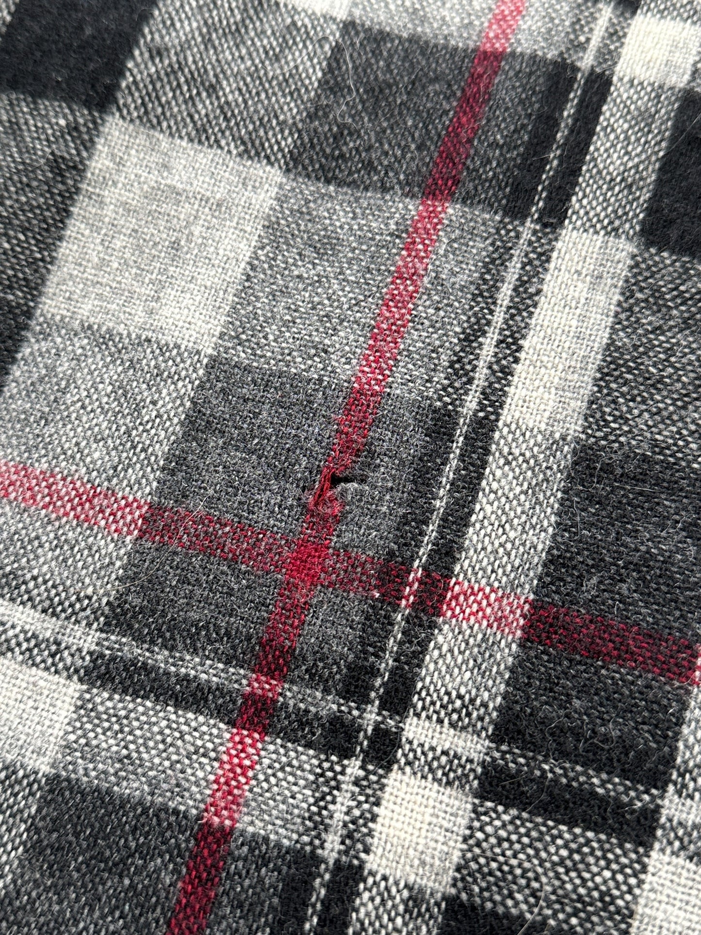 Hole on Vintage Rock Creek Ranch Acrylic Flannel SZ XL