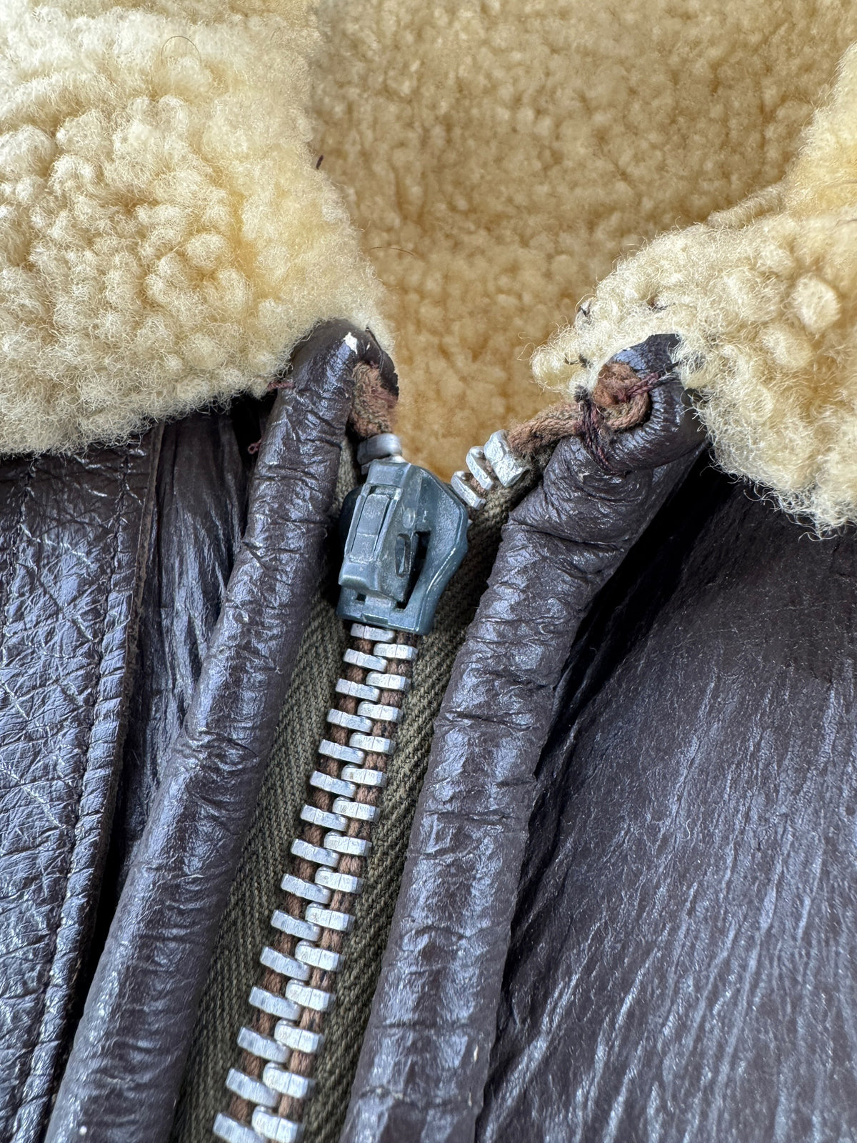 Zipper missing pull on Vintage 40s/50s Military B-3 Style Leather Jacket SZ M - AS IS