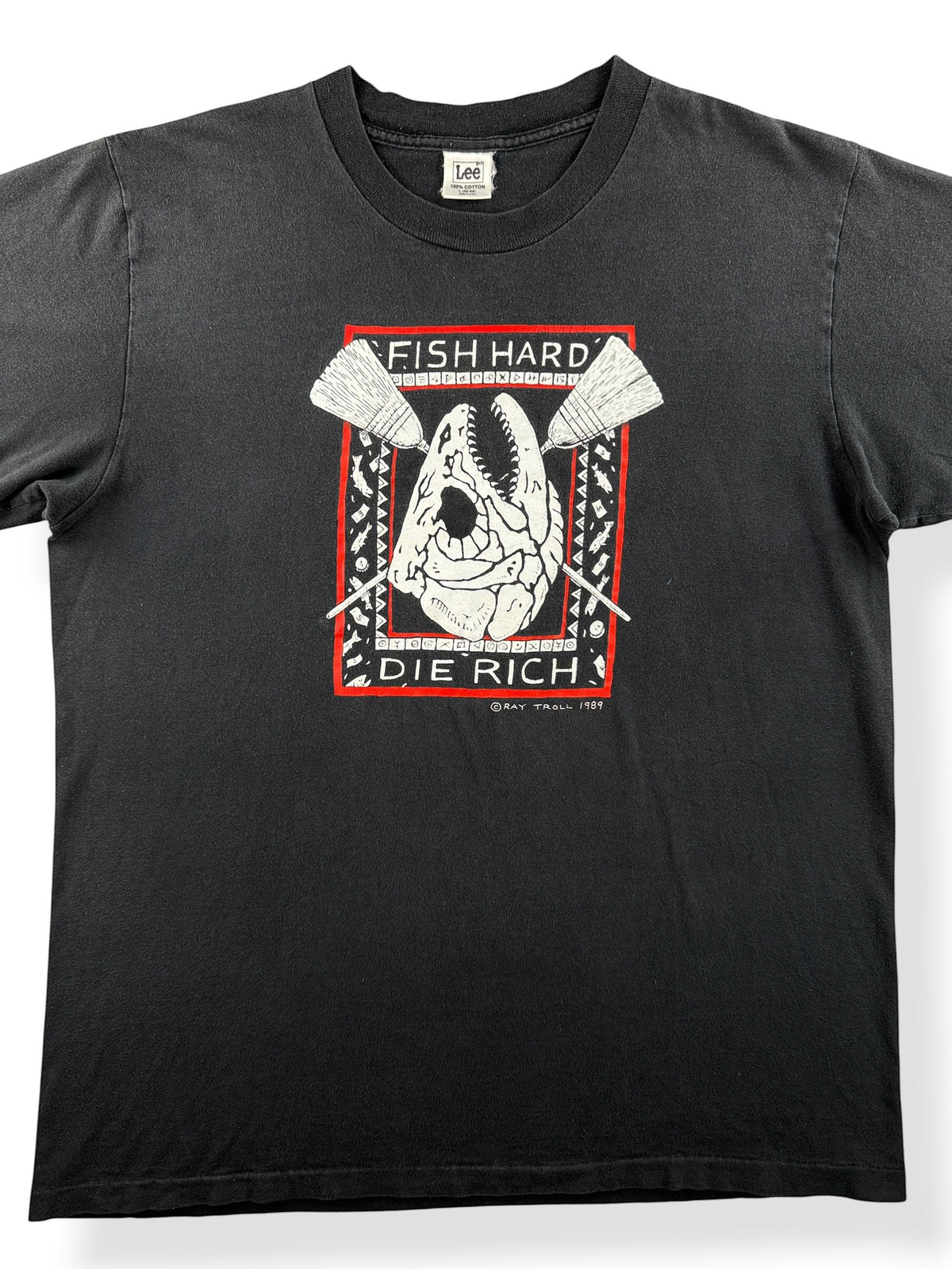 Front close up of Vintage 89’ Ray Troll Fish Hard Die Rich Tee SZ L