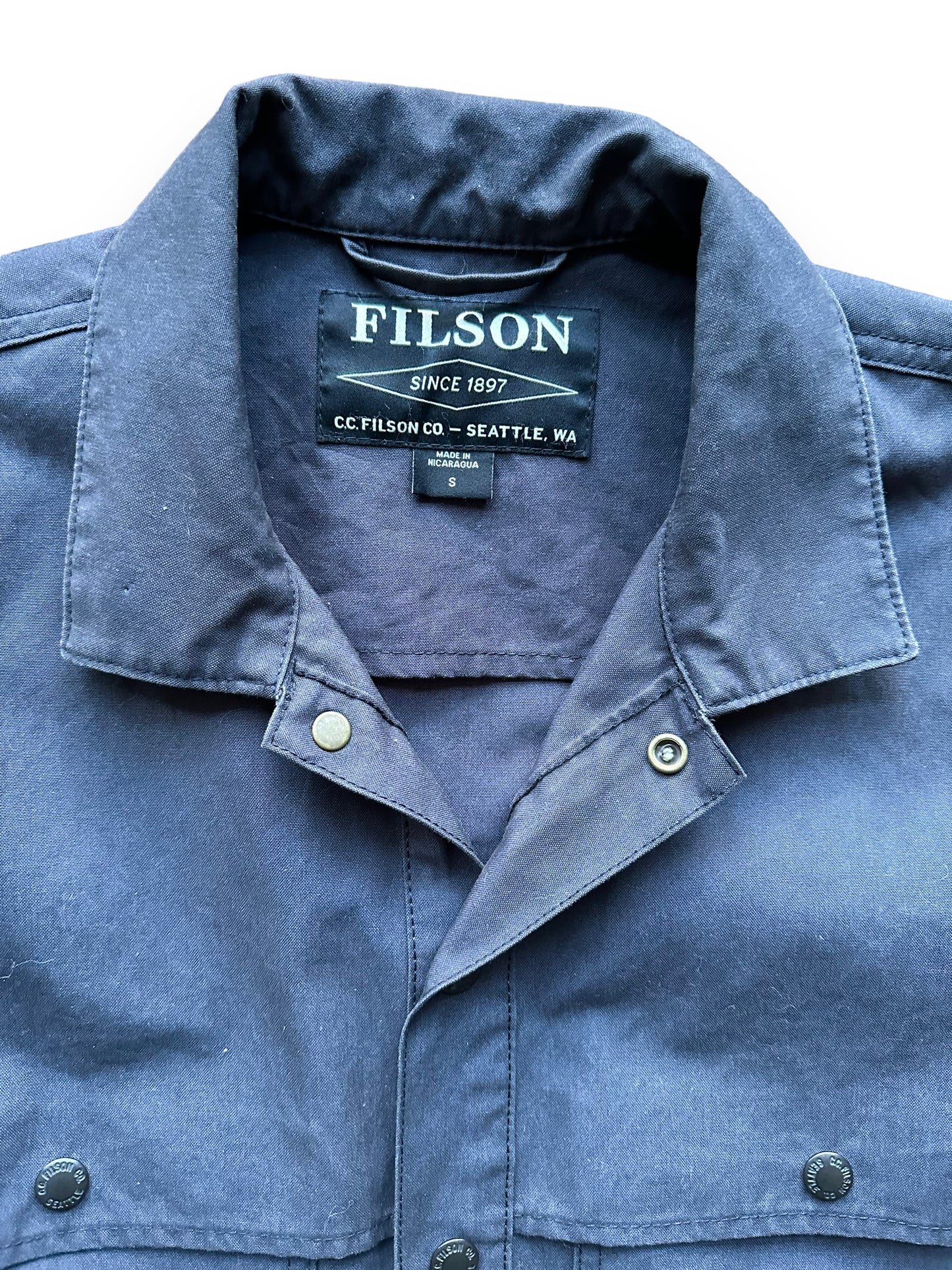 Collar/Tag View of Filson Midnight Navy Cruiser SZ S |  Barn Owl Vintage Goods | Filson Bargain Outlet Seattle