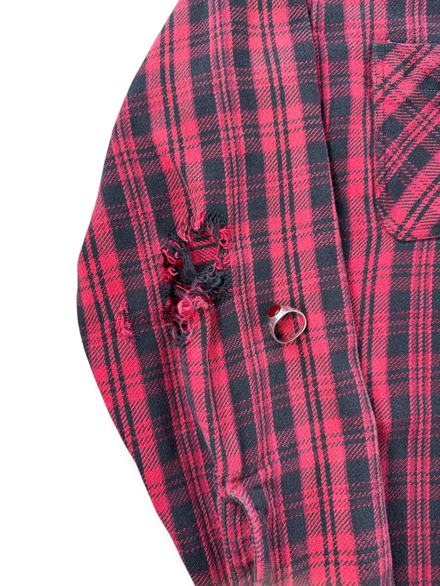 Hole on elbow of Vintage 1980s Big Mac Black & Red Cotton Flannel SZ L