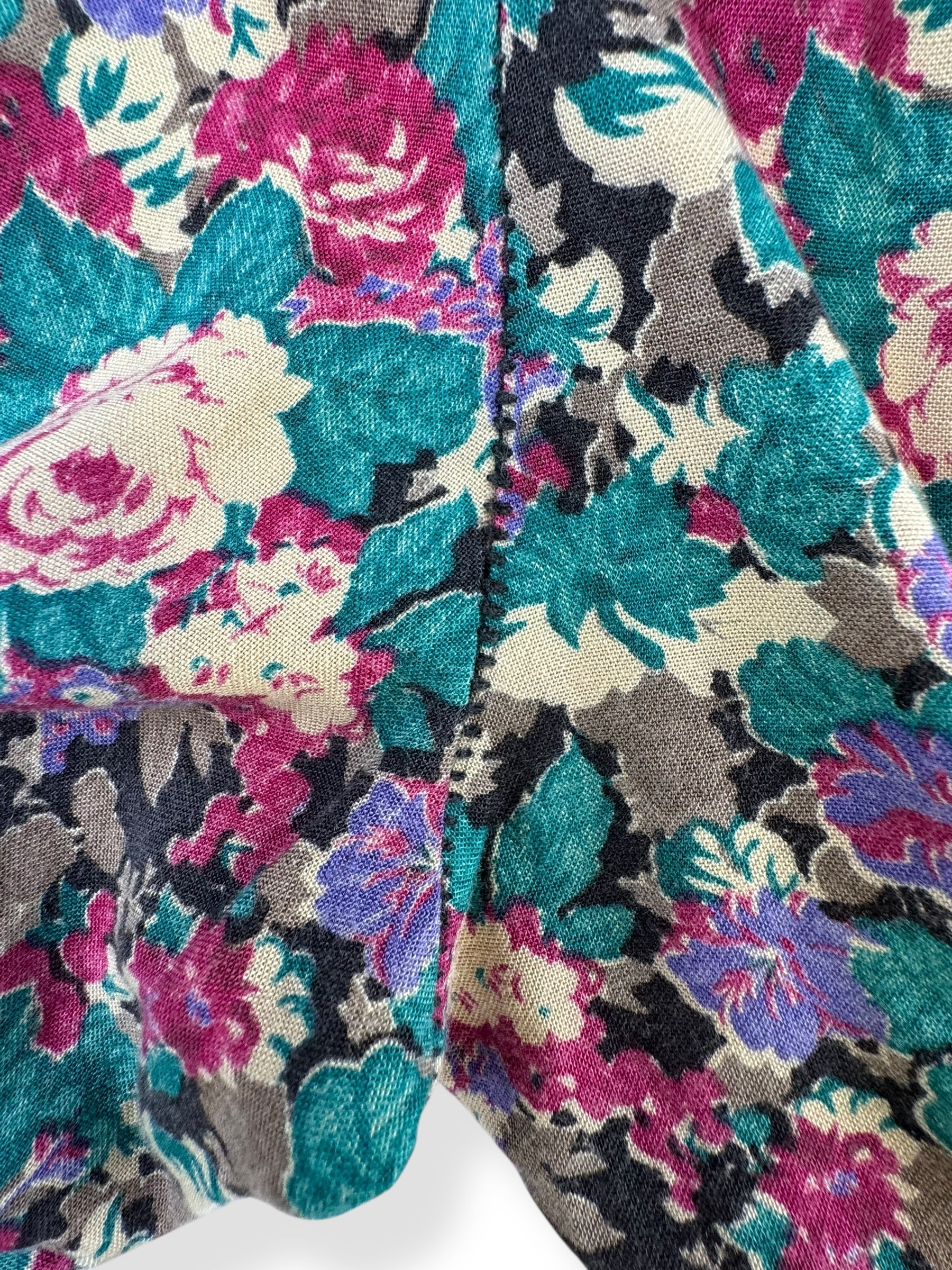 Loose thread at armpit 1970s Patchwork Floral Dress S-M