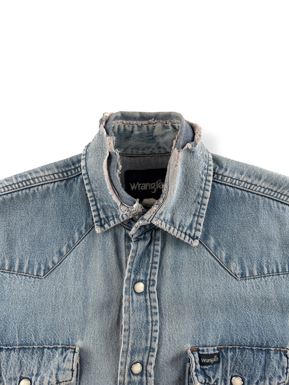 Collar on Vintage Distressed Wrangler Pearlsnap SZ S