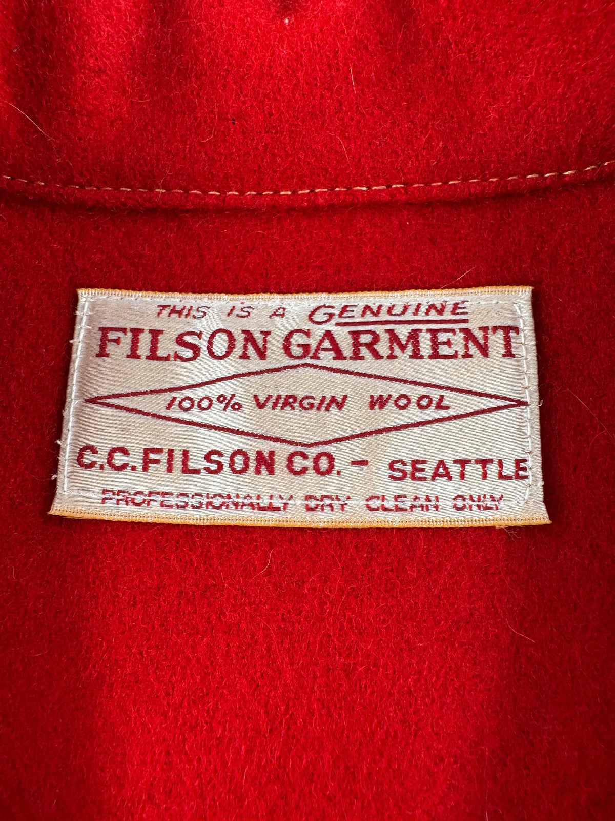 Label on Filson Limited Edition 1897 Collection Scarlet Cruiser SZ L
